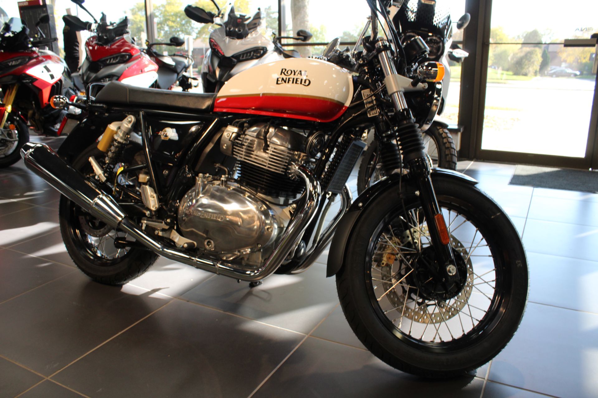 2023 Royal Enfield INT650 in West Allis, Wisconsin - Photo 2