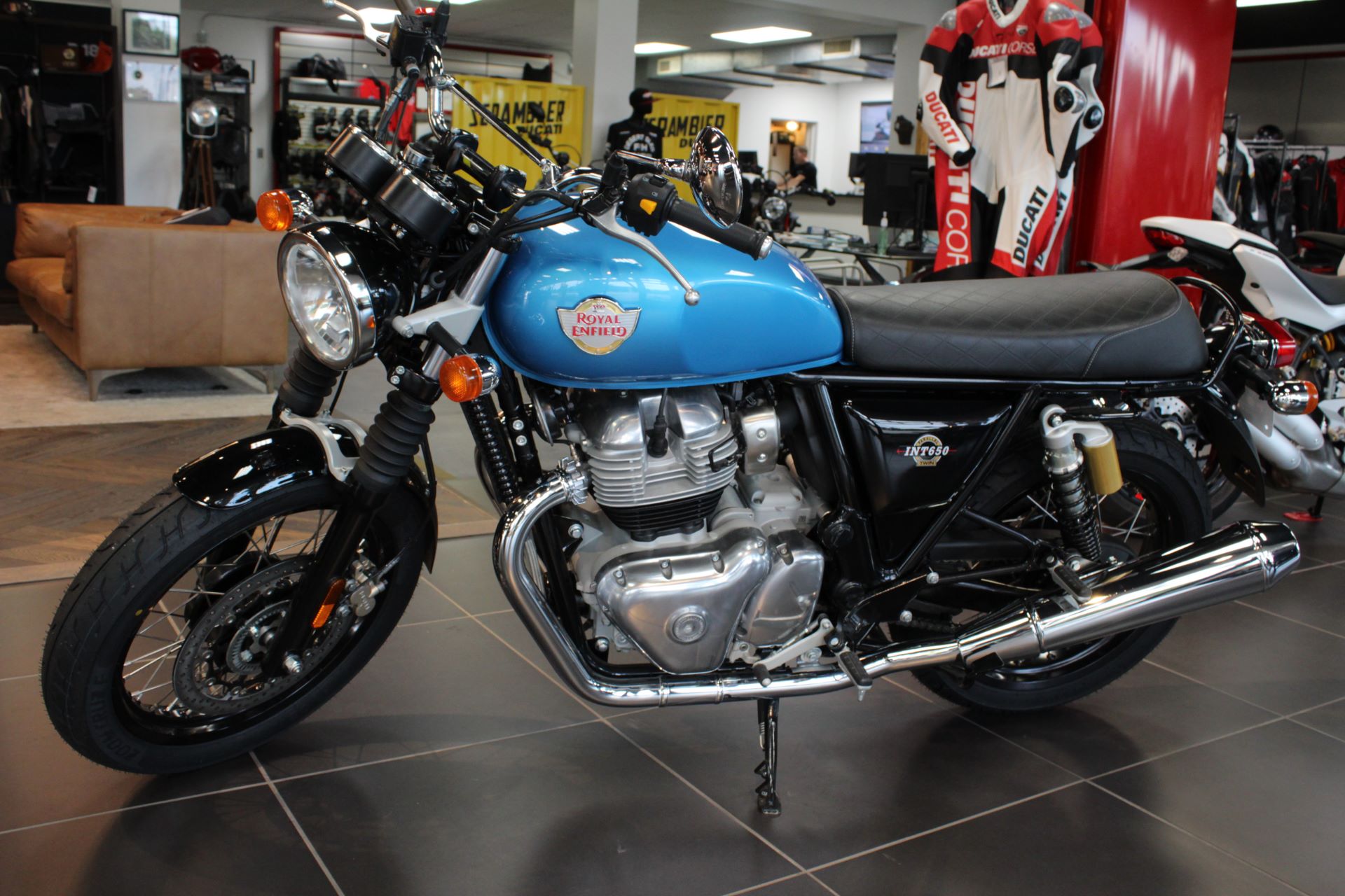 2022 Royal Enfield INT650 in West Allis, Wisconsin - Photo 11