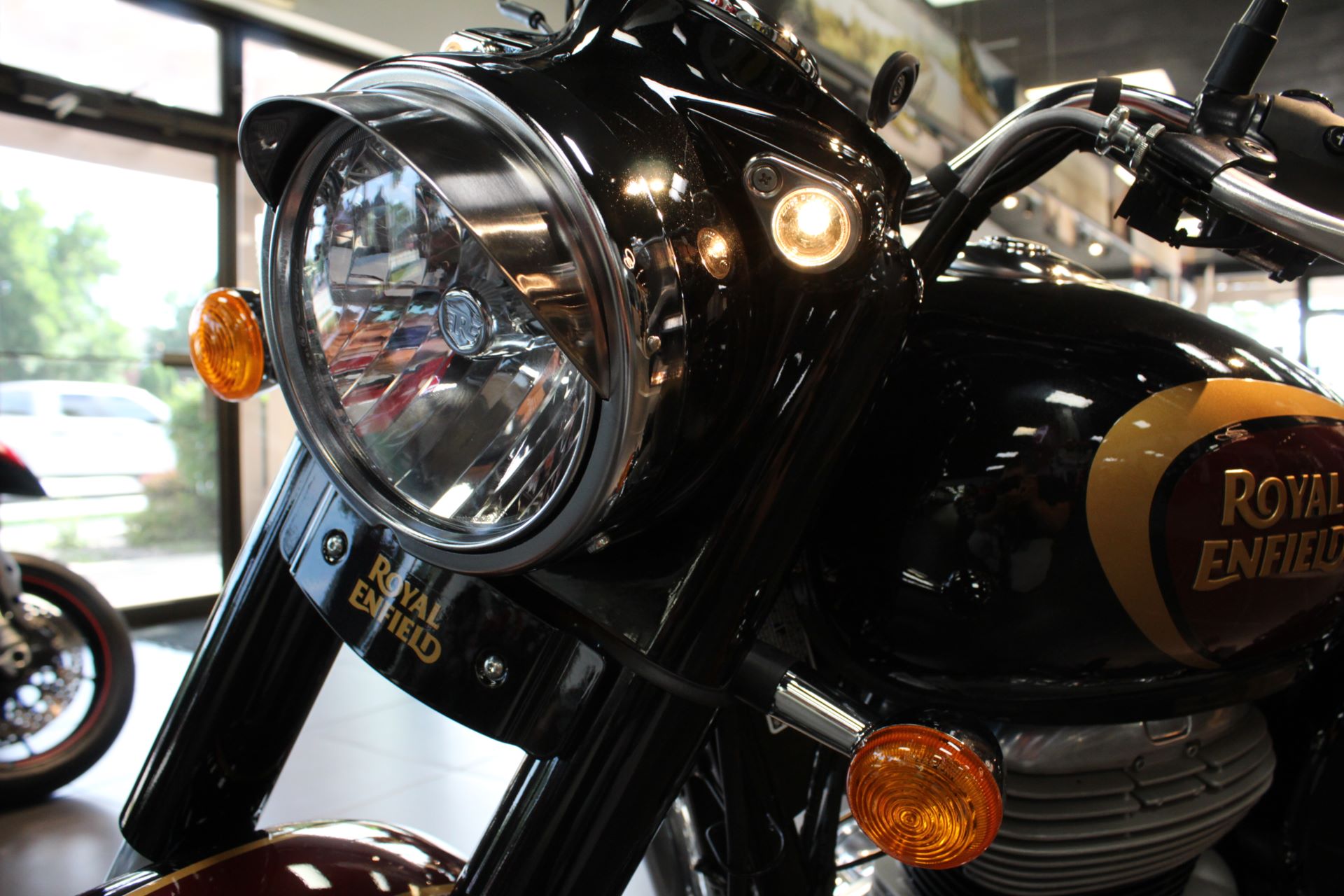 2022 Royal Enfield Classic 350 in West Allis, Wisconsin - Photo 12