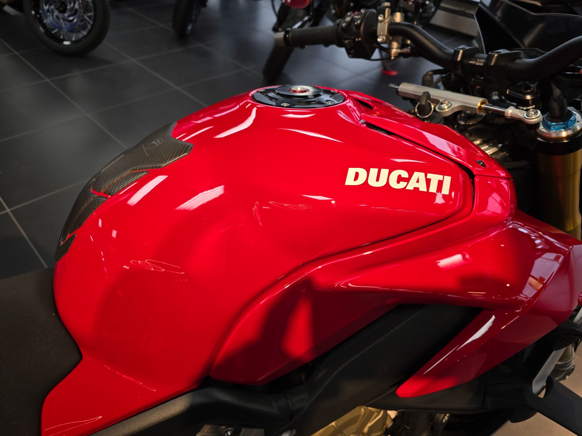 2020 Ducati Streetfighter V4 S in West Allis, Wisconsin - Photo 4