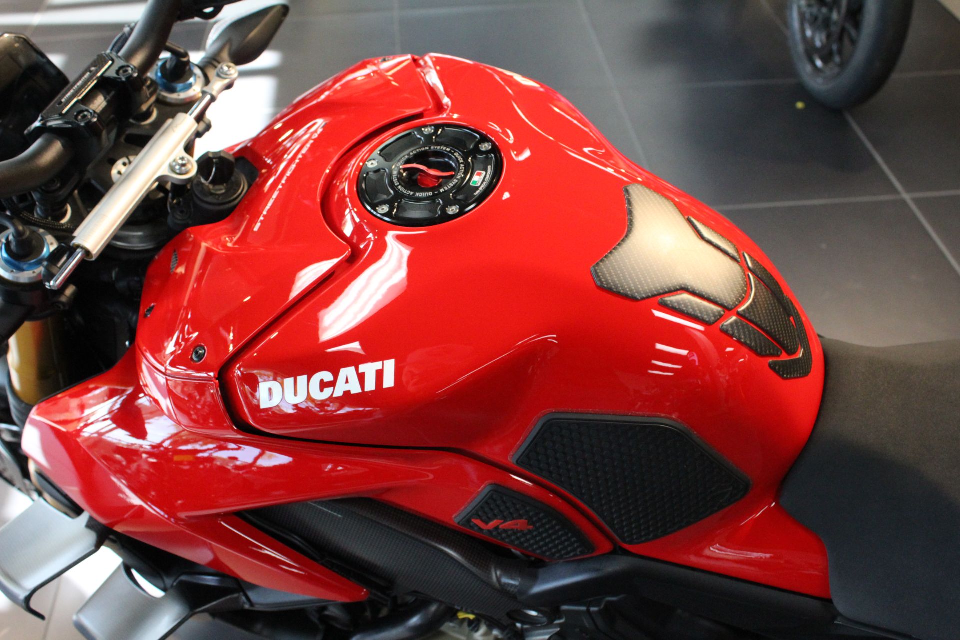 2020 Ducati Streetfighter V4 S in West Allis, Wisconsin - Photo 11