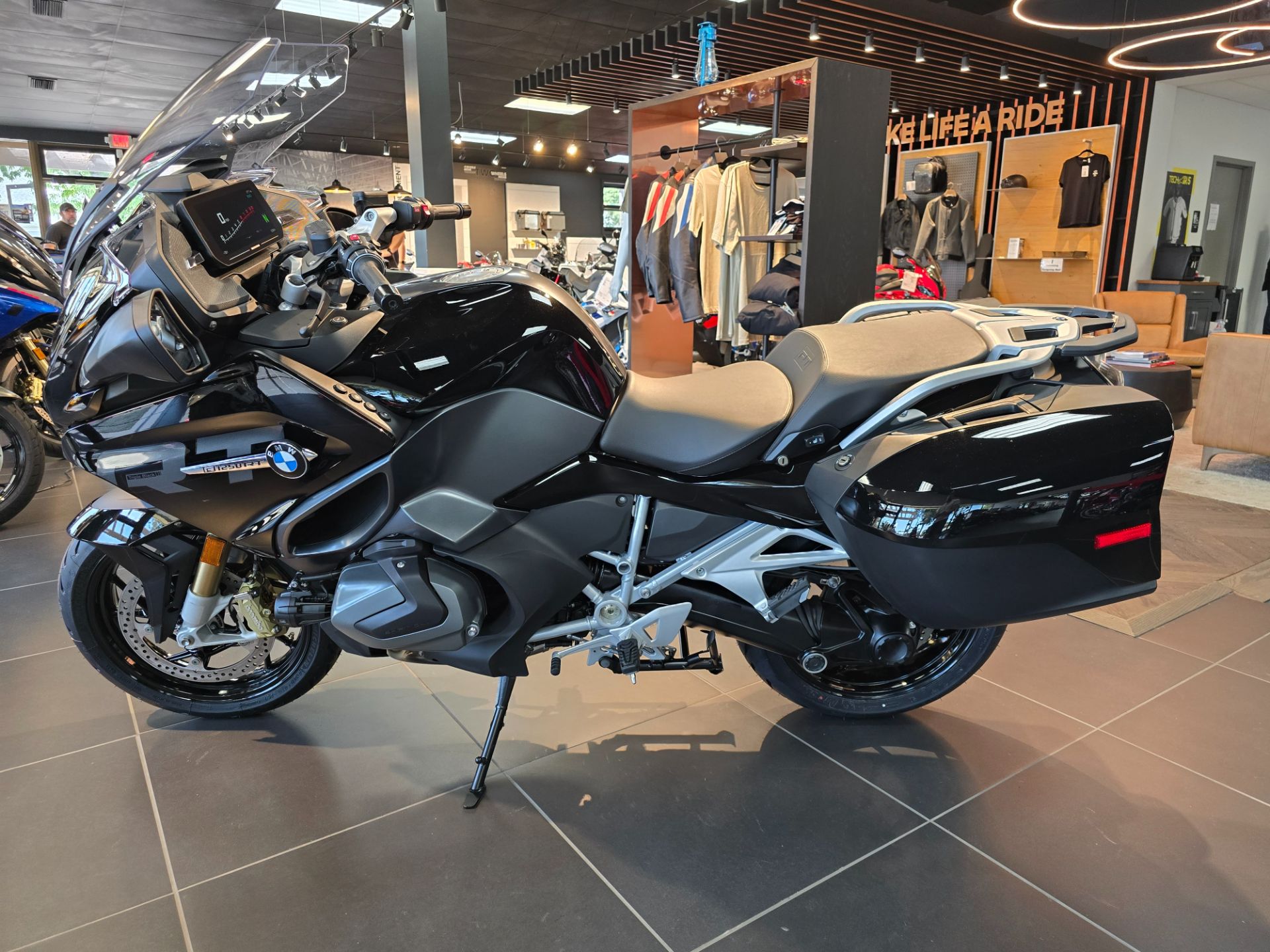 2024 BMW R 1250 RT in West Allis, Wisconsin - Photo 10