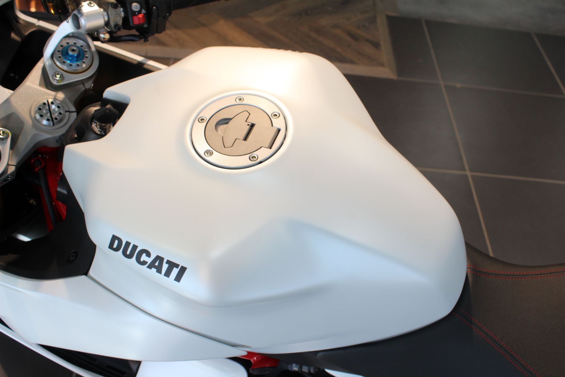 2023 Ducati SuperSport 950 S in West Allis, Wisconsin - Photo 11
