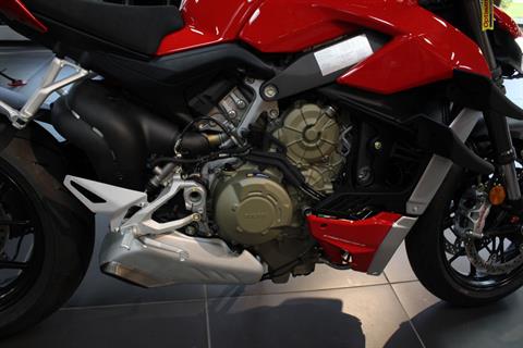 2022 Ducati Streetfighter V4 in West Allis, Wisconsin - Photo 4