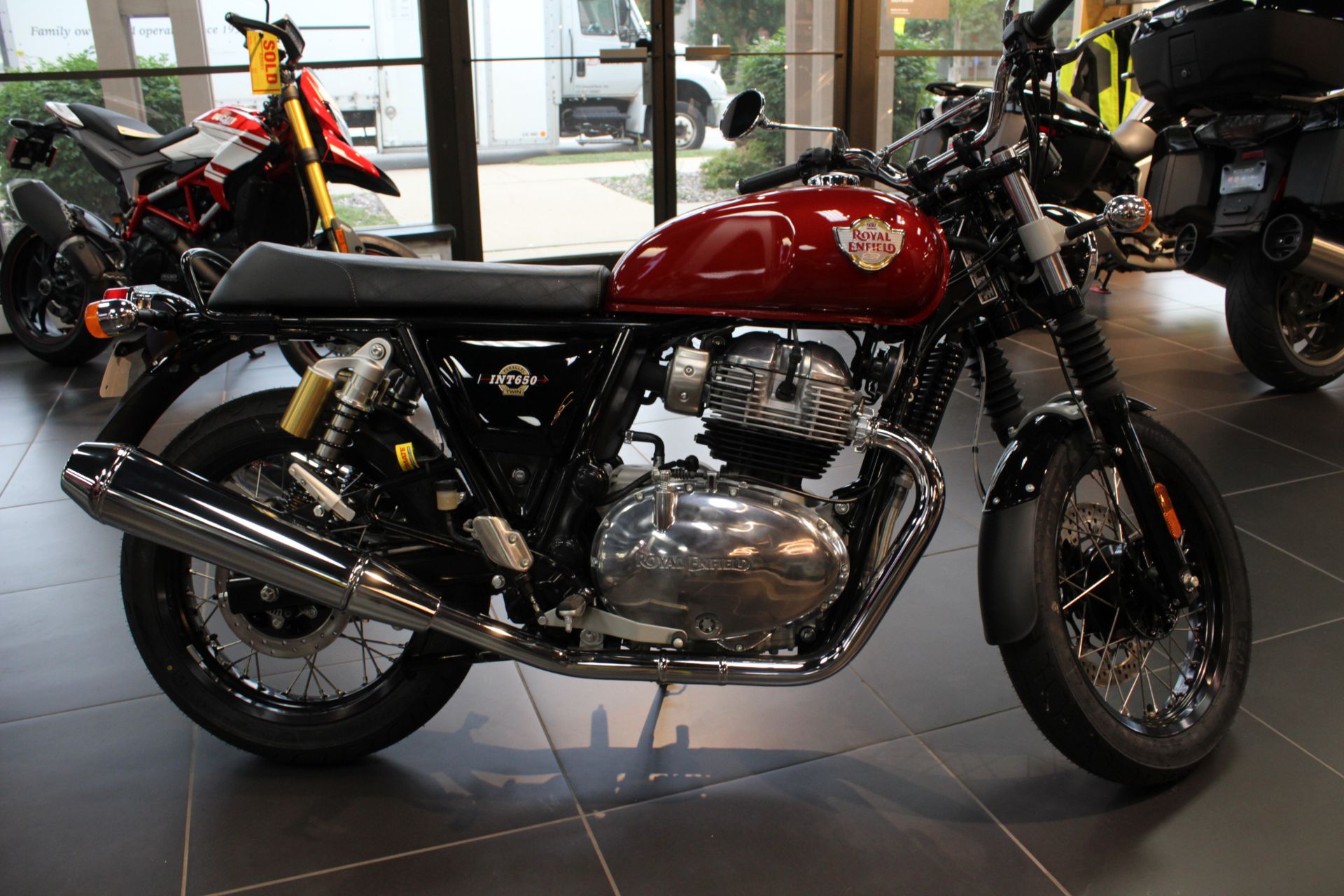 2023 Royal Enfield INT650 in West Allis, Wisconsin - Photo 1