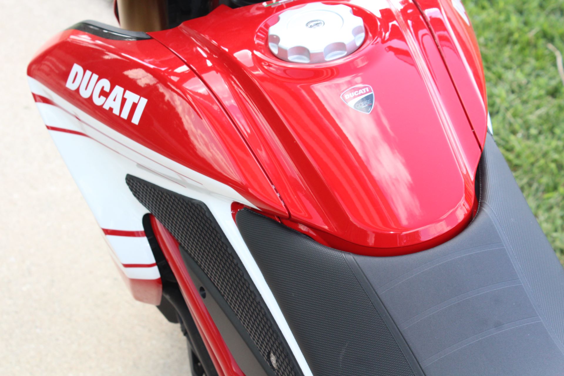 2016 Ducati Hypermotard 939 SP in West Allis, Wisconsin - Photo 10