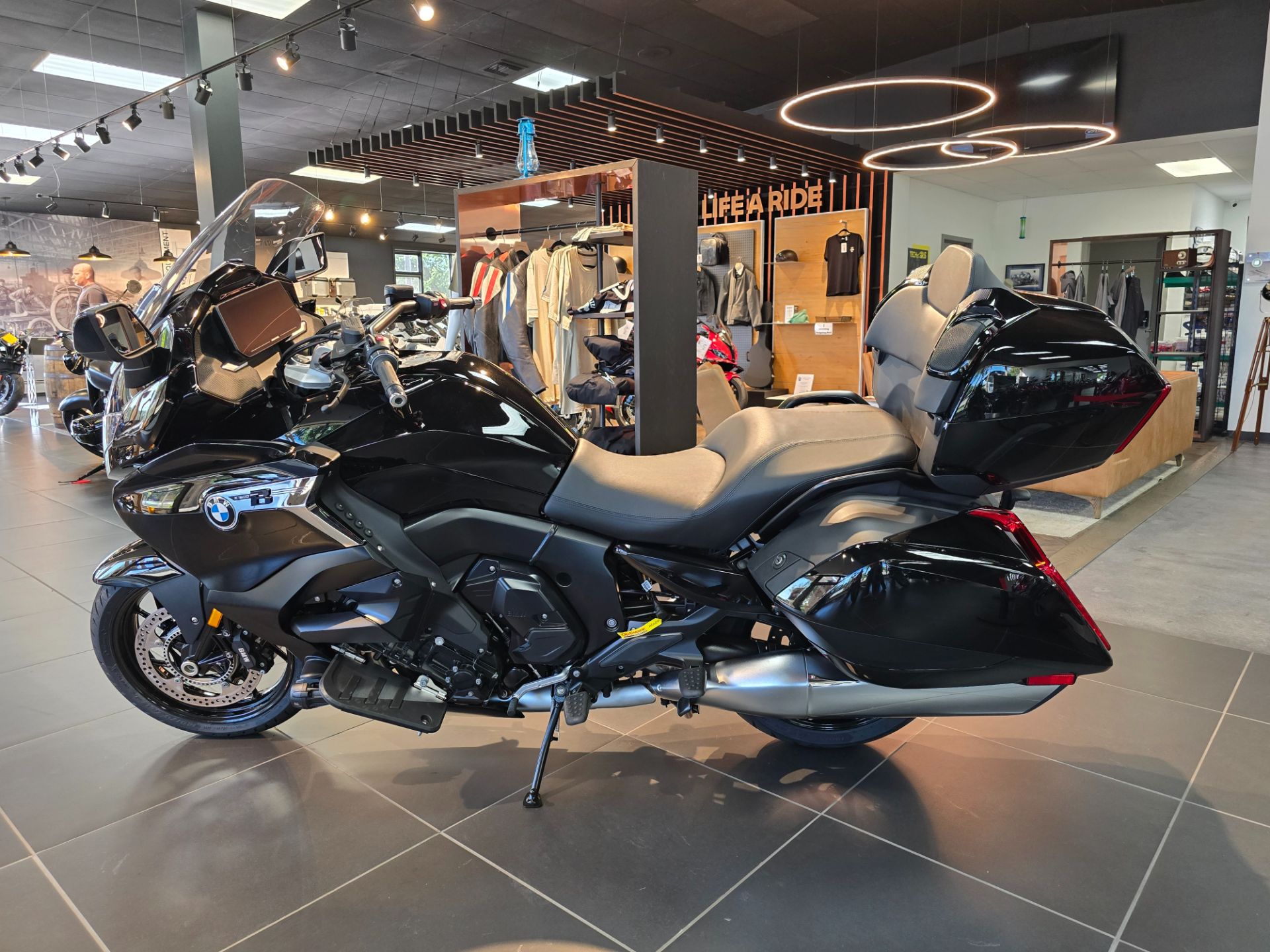 2024 BMW K 1600 Grand America in West Allis, Wisconsin - Photo 19