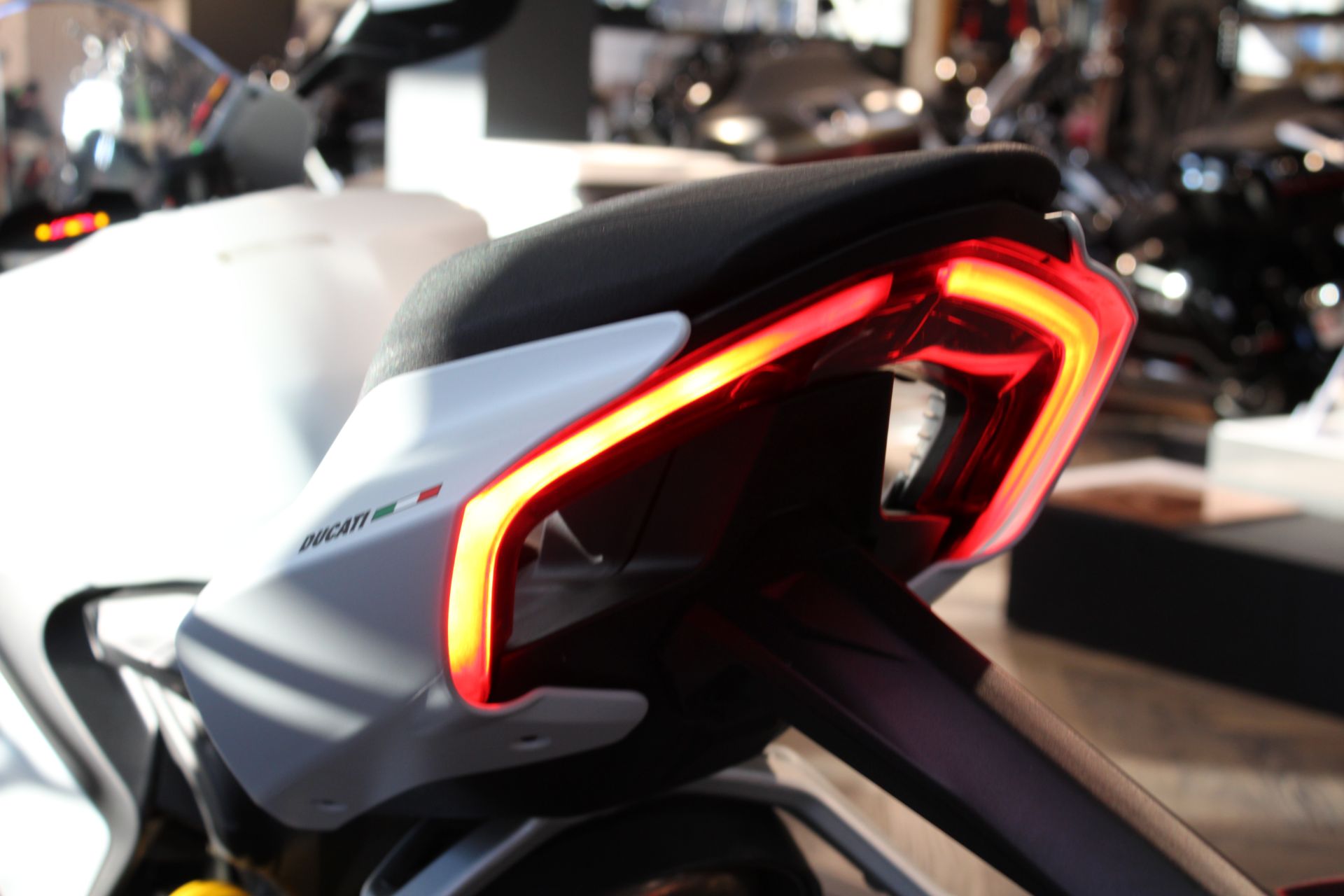 2023 Ducati Panigale V2 in West Allis, Wisconsin - Photo 10