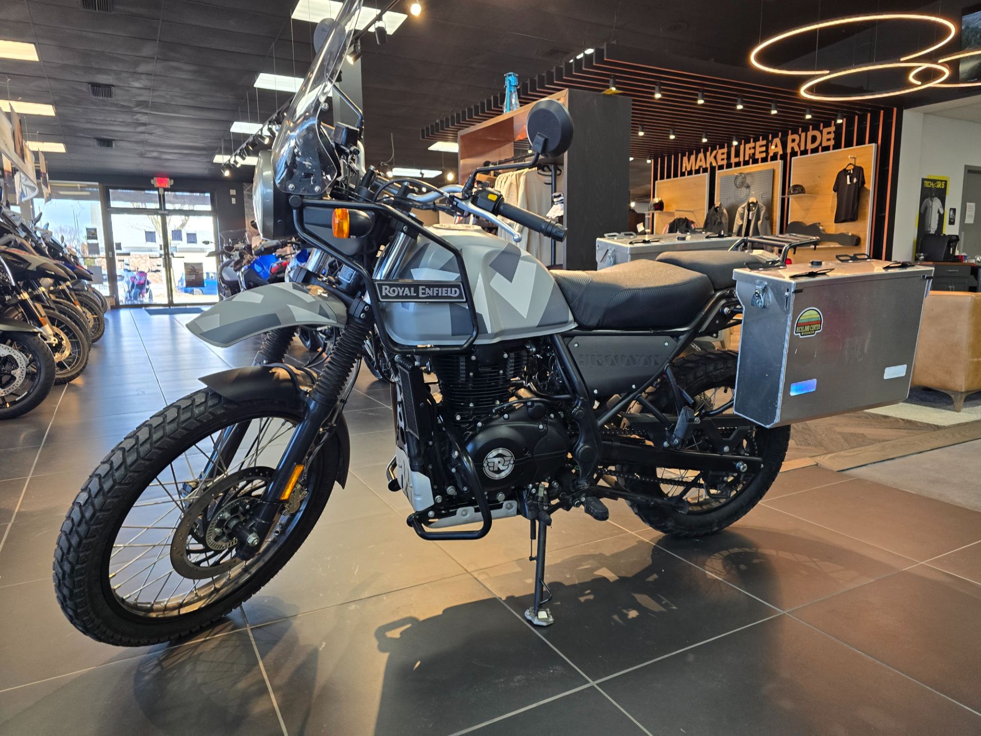 2019 Royal Enfield Himalayan 411 EFI ABS in West Allis, Wisconsin - Photo 8
