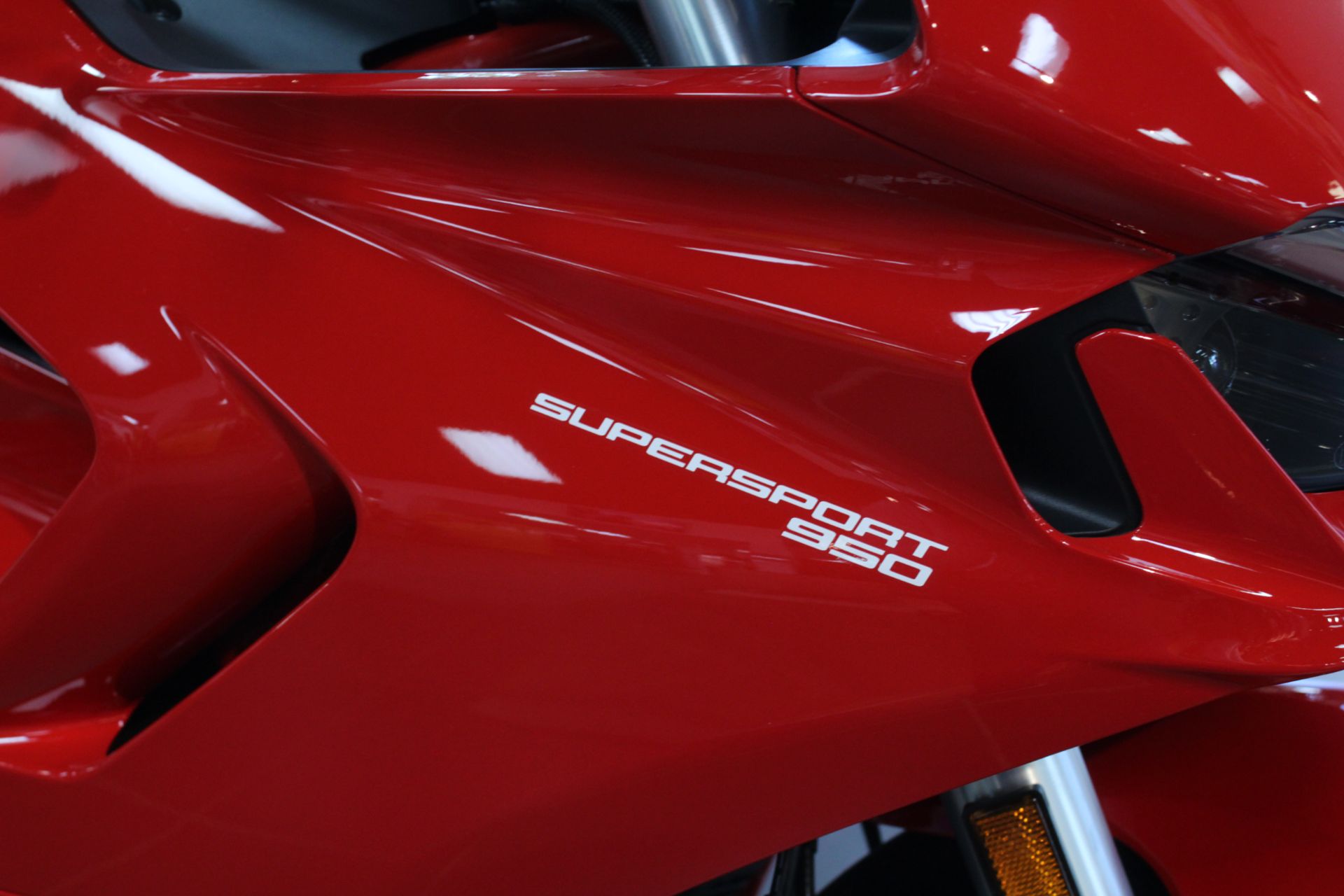 2023 Ducati SuperSport 950 in West Allis, Wisconsin - Photo 4
