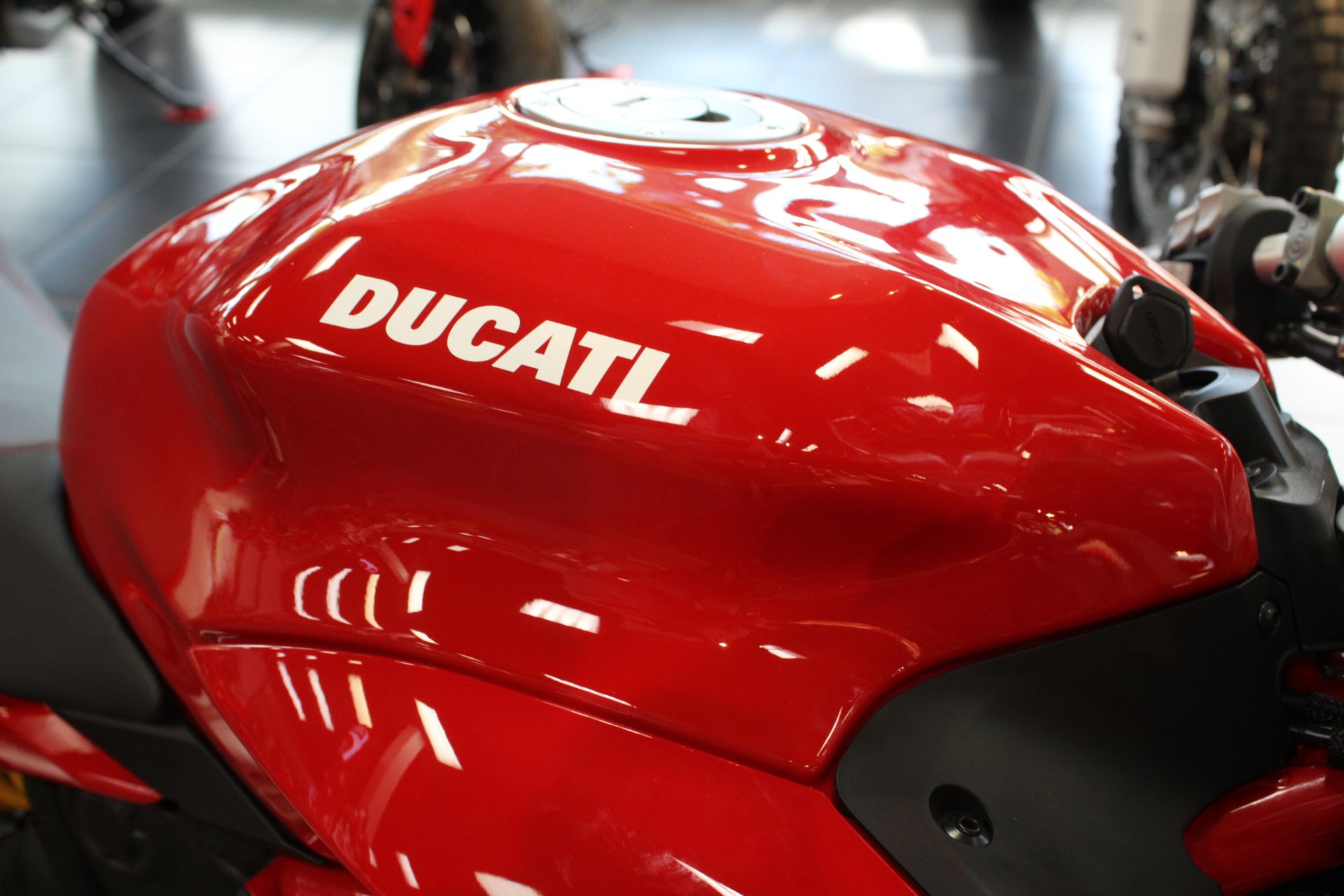 2023 Ducati SuperSport 950 in West Allis, Wisconsin - Photo 6