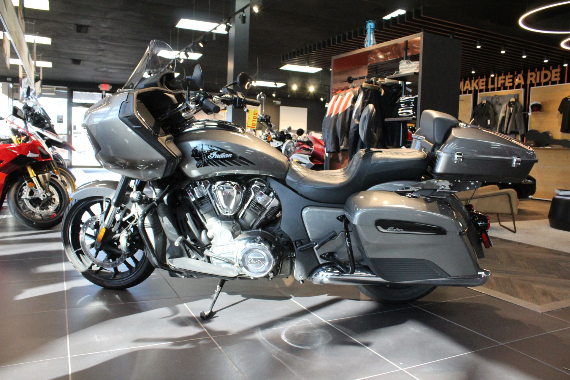 2020 Indian Motorcycle Challenger® in West Allis, Wisconsin - Photo 15
