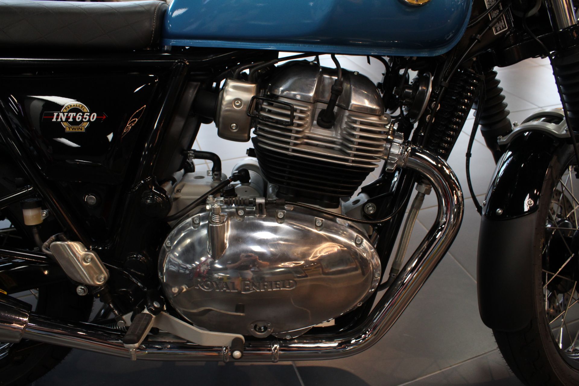 2023 Royal Enfield INT650 in West Allis, Wisconsin - Photo 3