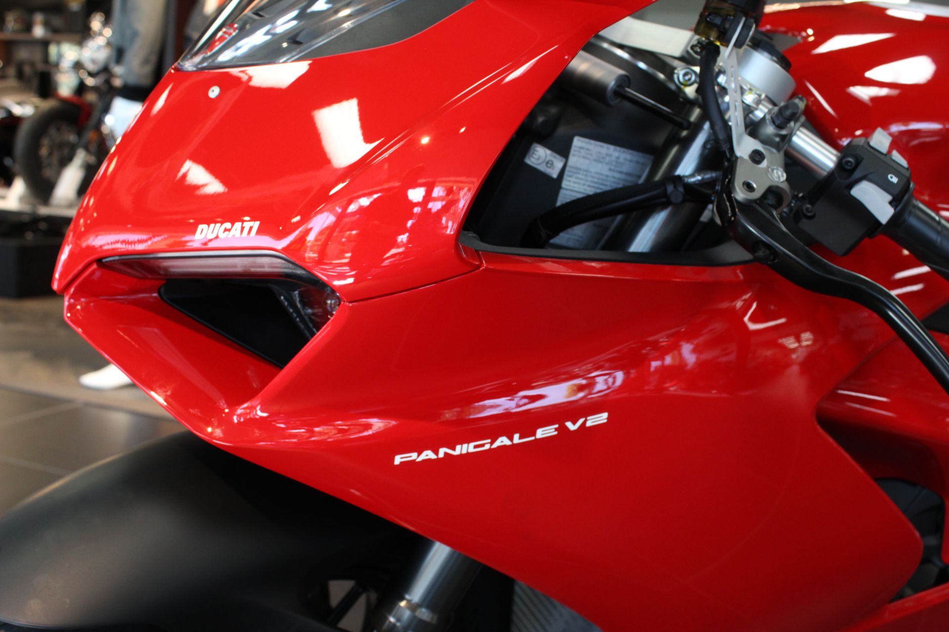 2023 Ducati Panigale V2 in West Allis, Wisconsin - Photo 11