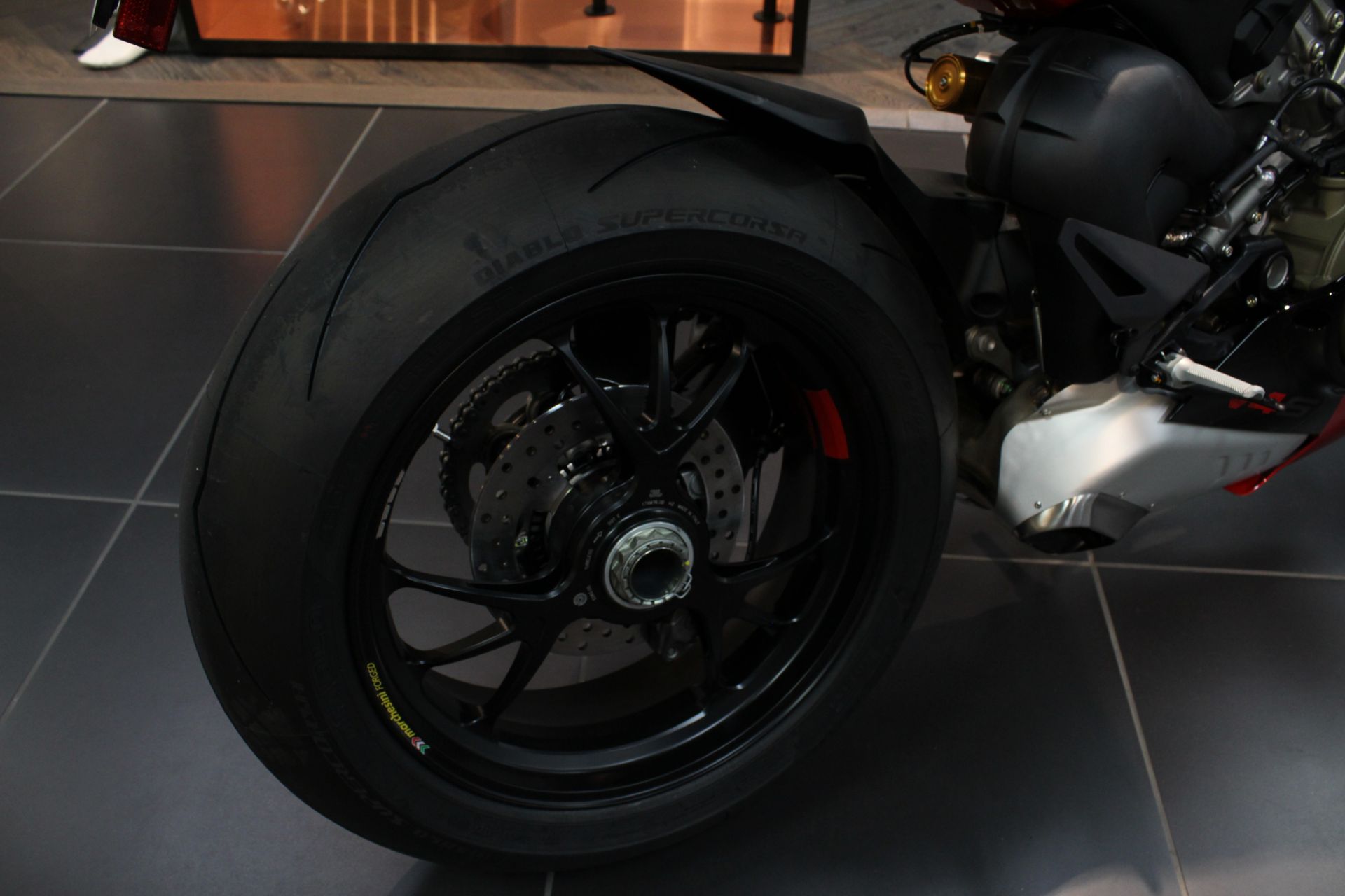 2023 Ducati Panigale V4 S in West Allis, Wisconsin - Photo 9