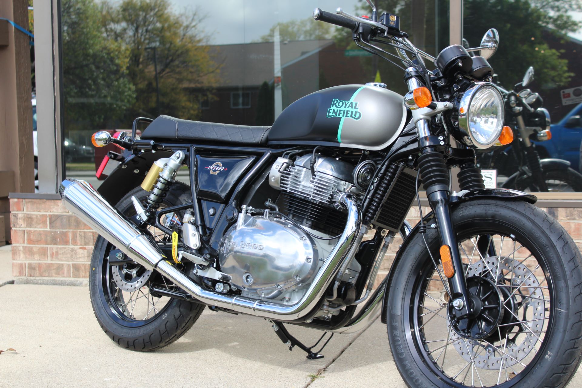 2022 Royal Enfield INT650 in West Allis, Wisconsin - Photo 1