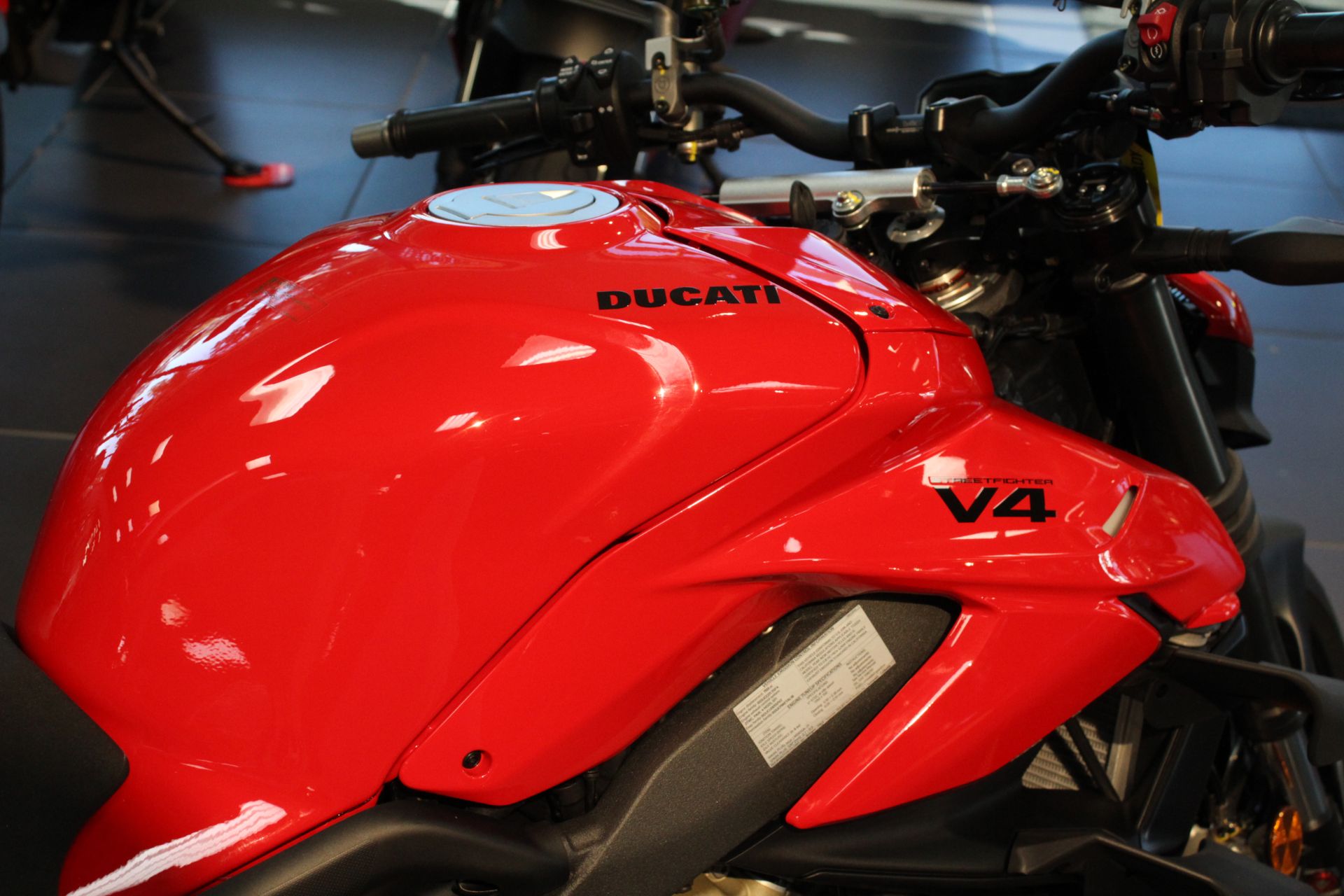 2024 Ducati Streetfighter V4 in West Allis, Wisconsin - Photo 4