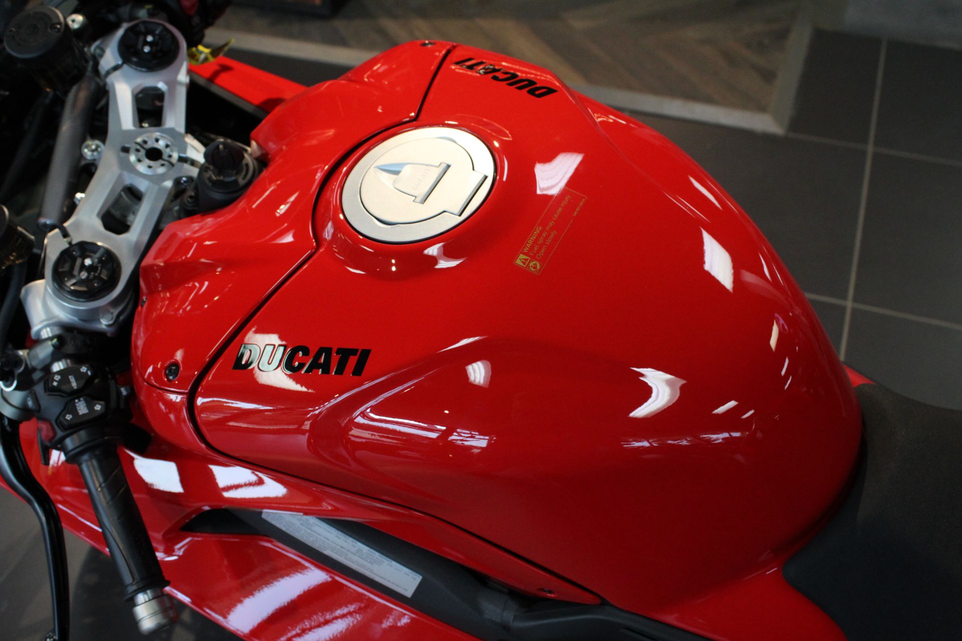 2023 Ducati Panigale V4 in West Allis, Wisconsin - Photo 10