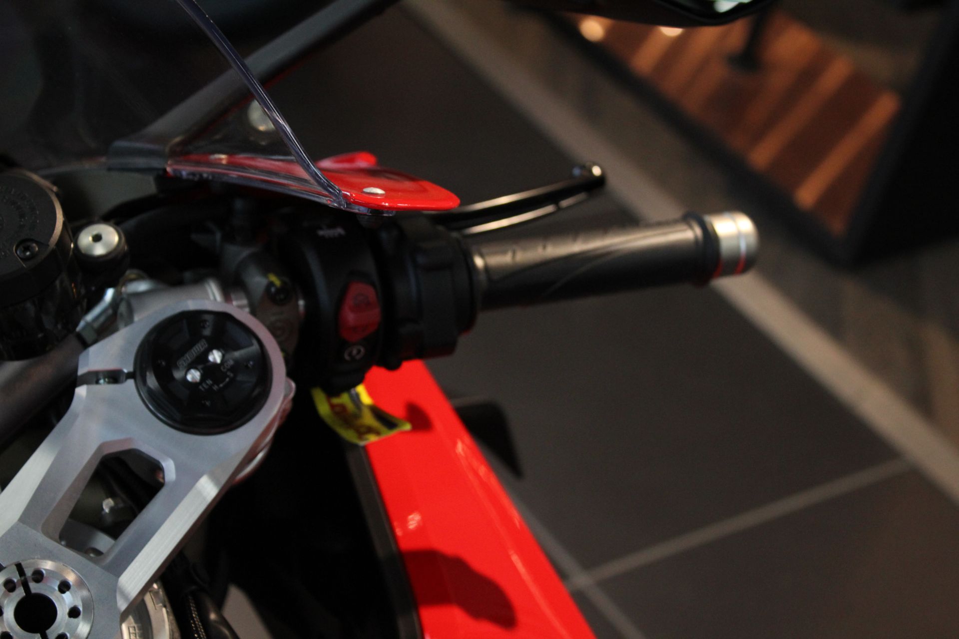 2023 Ducati Panigale V4 in West Allis, Wisconsin - Photo 12