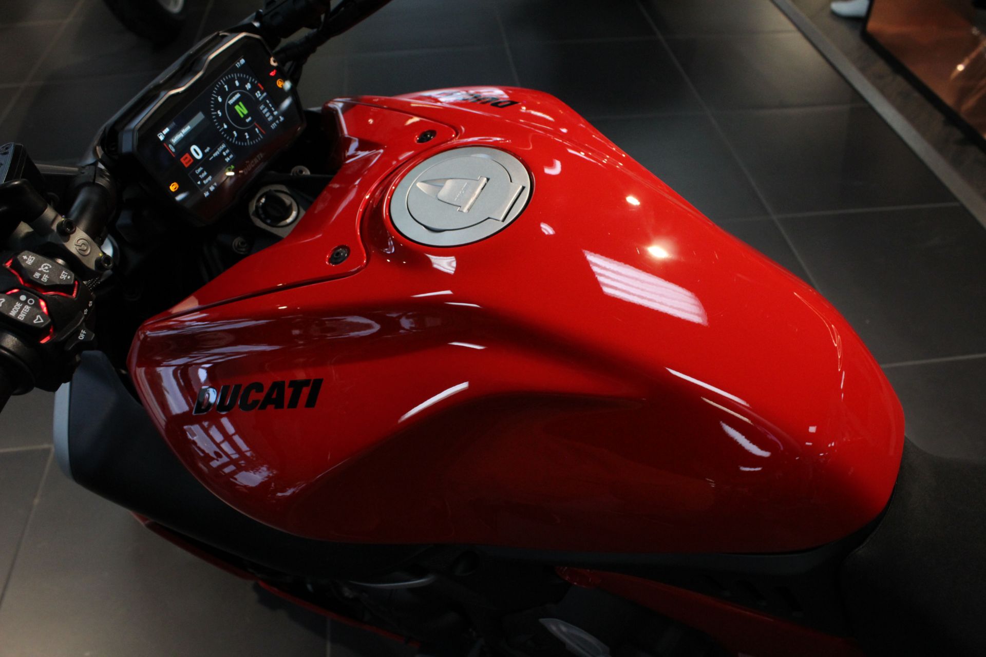 2023 Ducati Diavel V4 in West Allis, Wisconsin - Photo 8