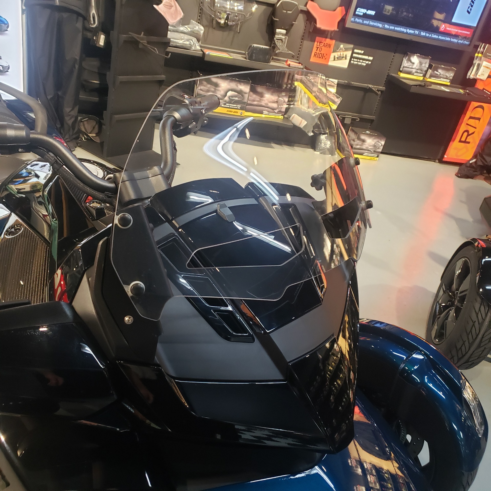 2023 Can-Am Spyder F3-T in Enfield, Connecticut - Photo 8