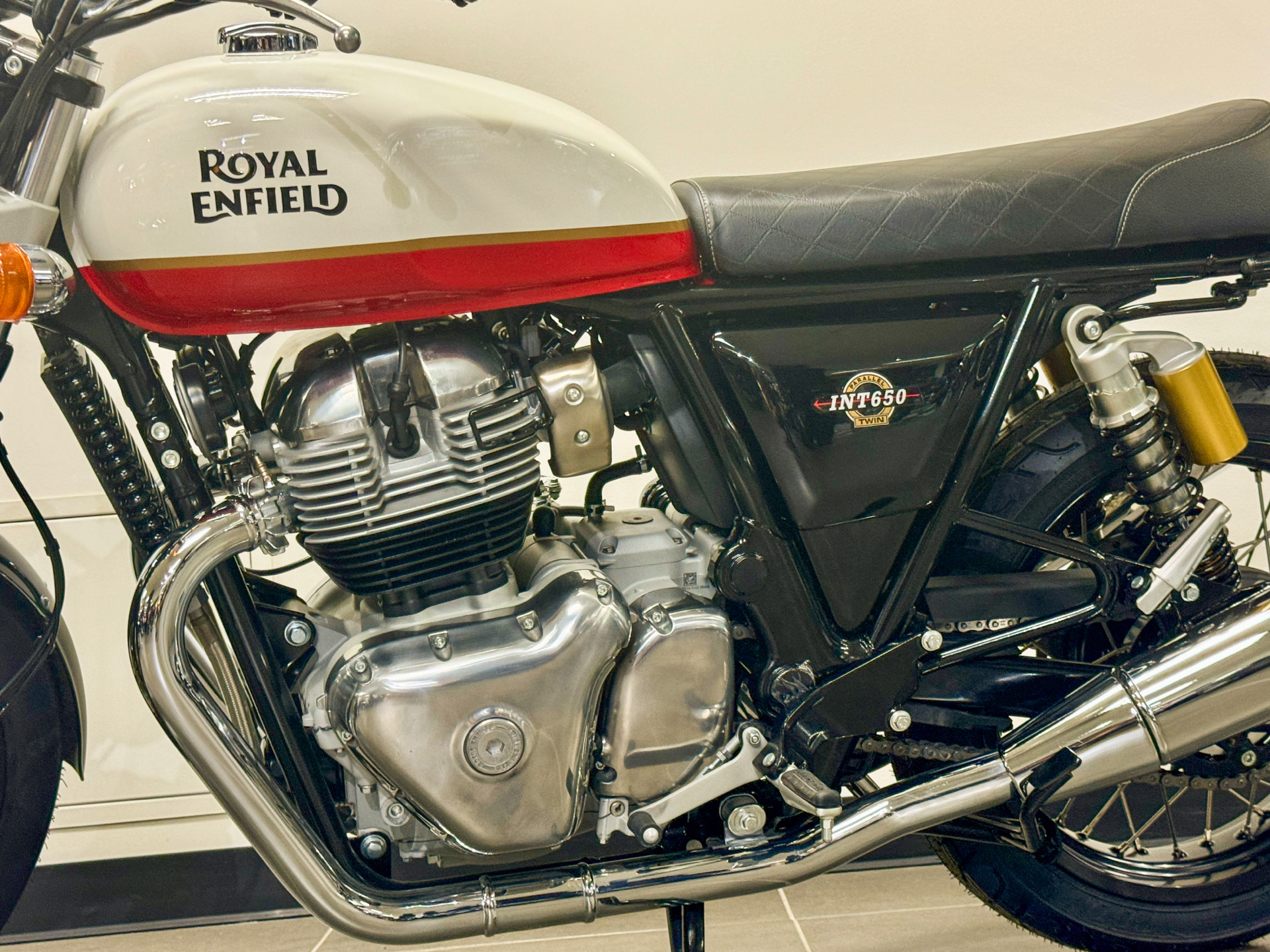 2023 Royal Enfield INT650 in Enfield, Connecticut - Photo 5