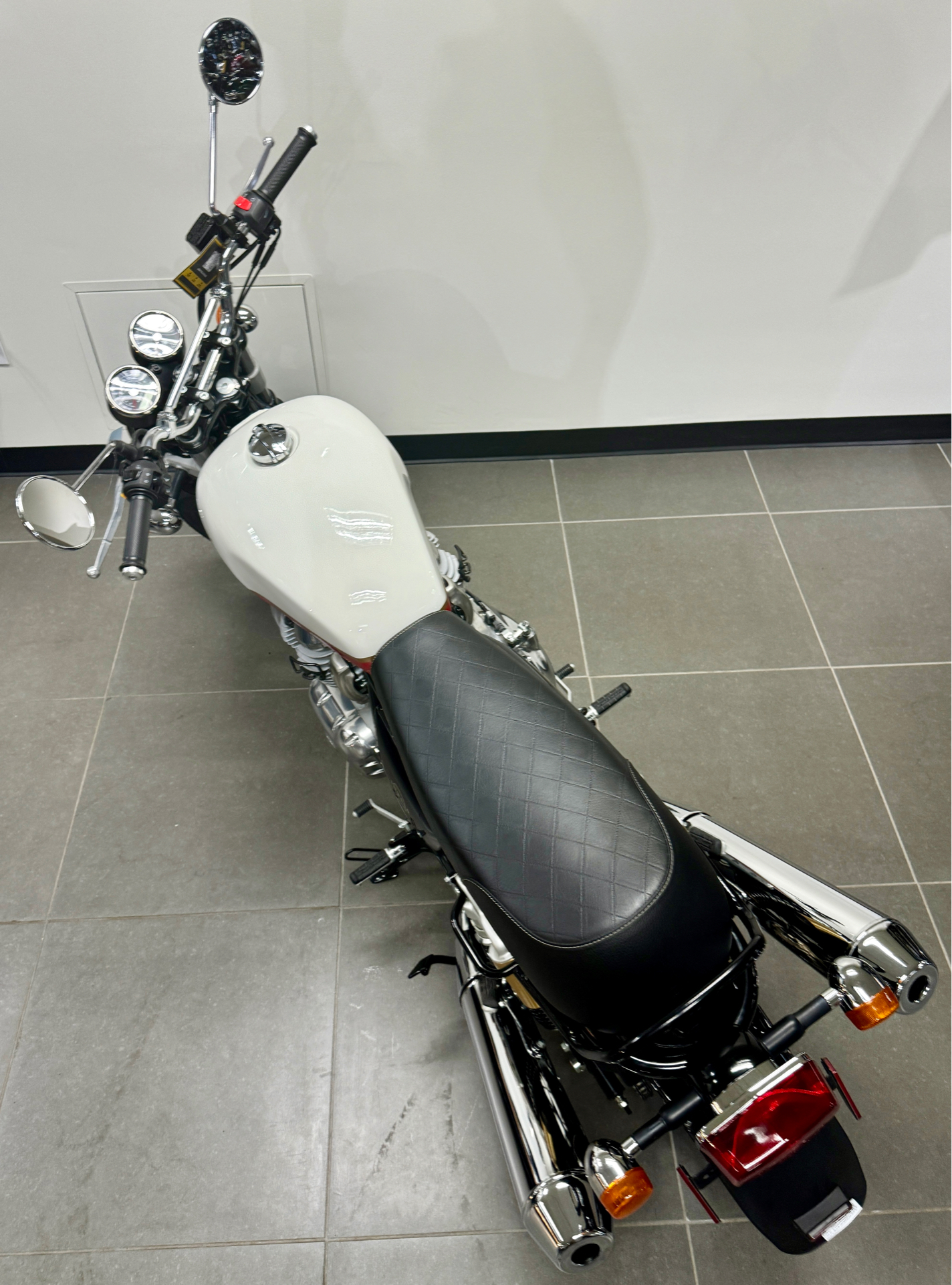 2023 Royal Enfield INT650 in Enfield, Connecticut - Photo 4