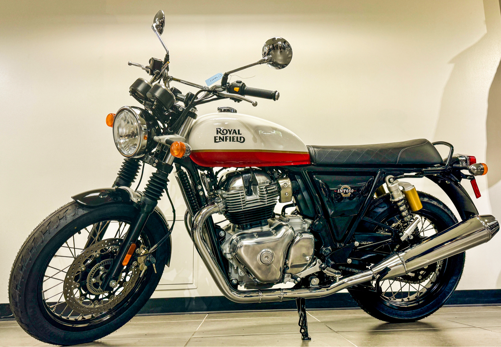 2023 Royal Enfield INT650 in Enfield, Connecticut - Photo 9