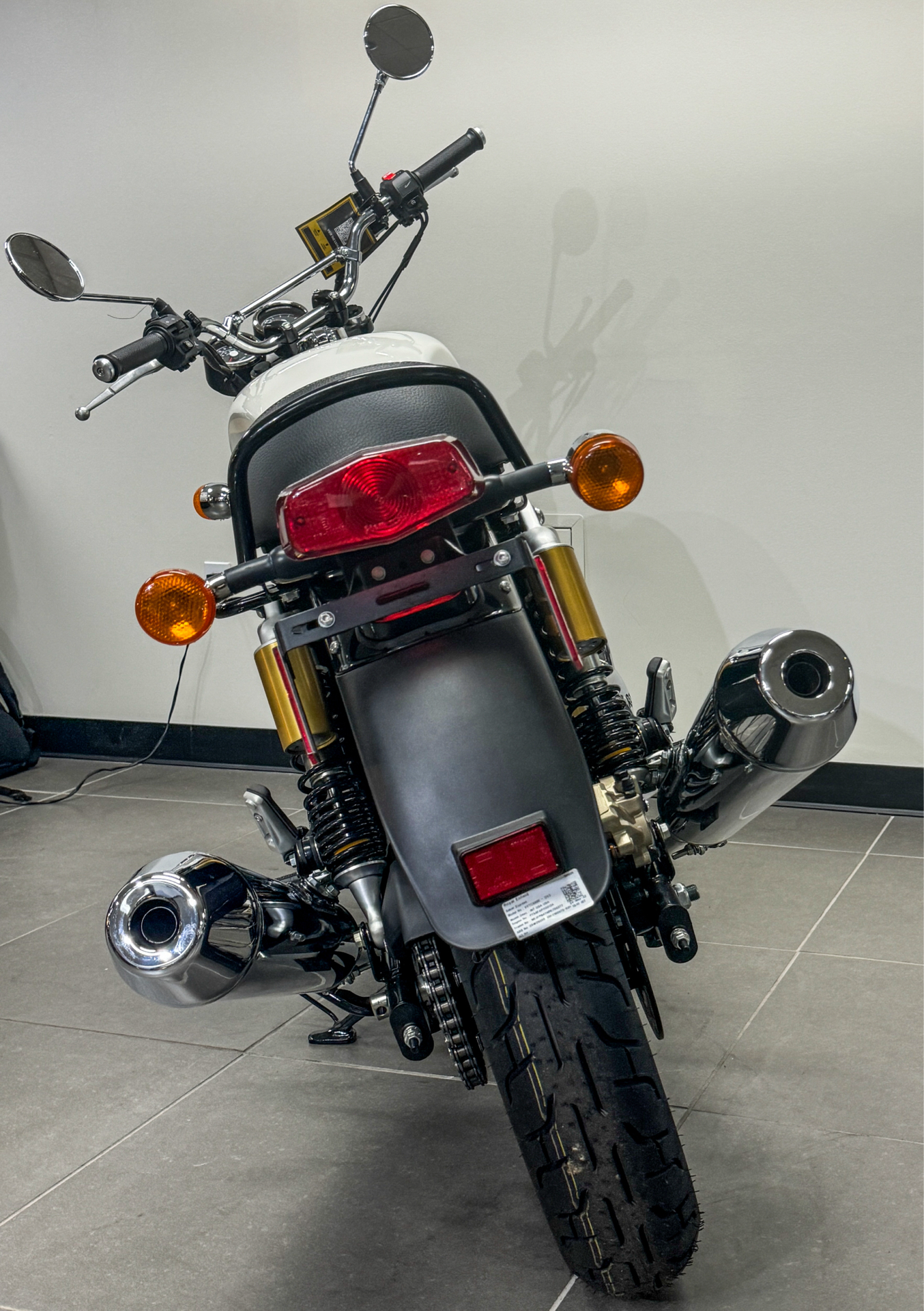 2023 Royal Enfield INT650 in Enfield, Connecticut - Photo 16