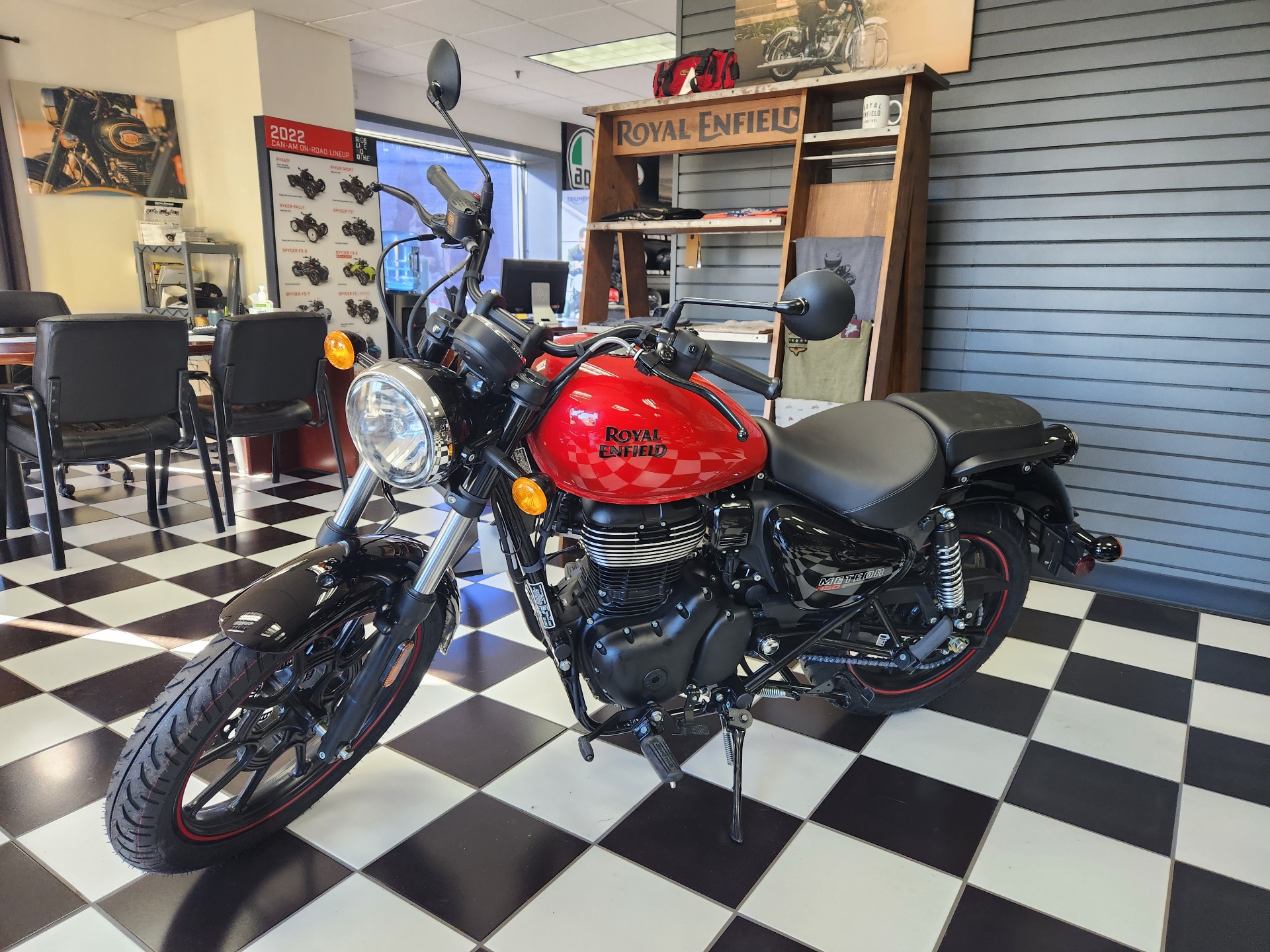 2023 Royal Enfield Meteor 350 in Enfield, Connecticut - Photo 3