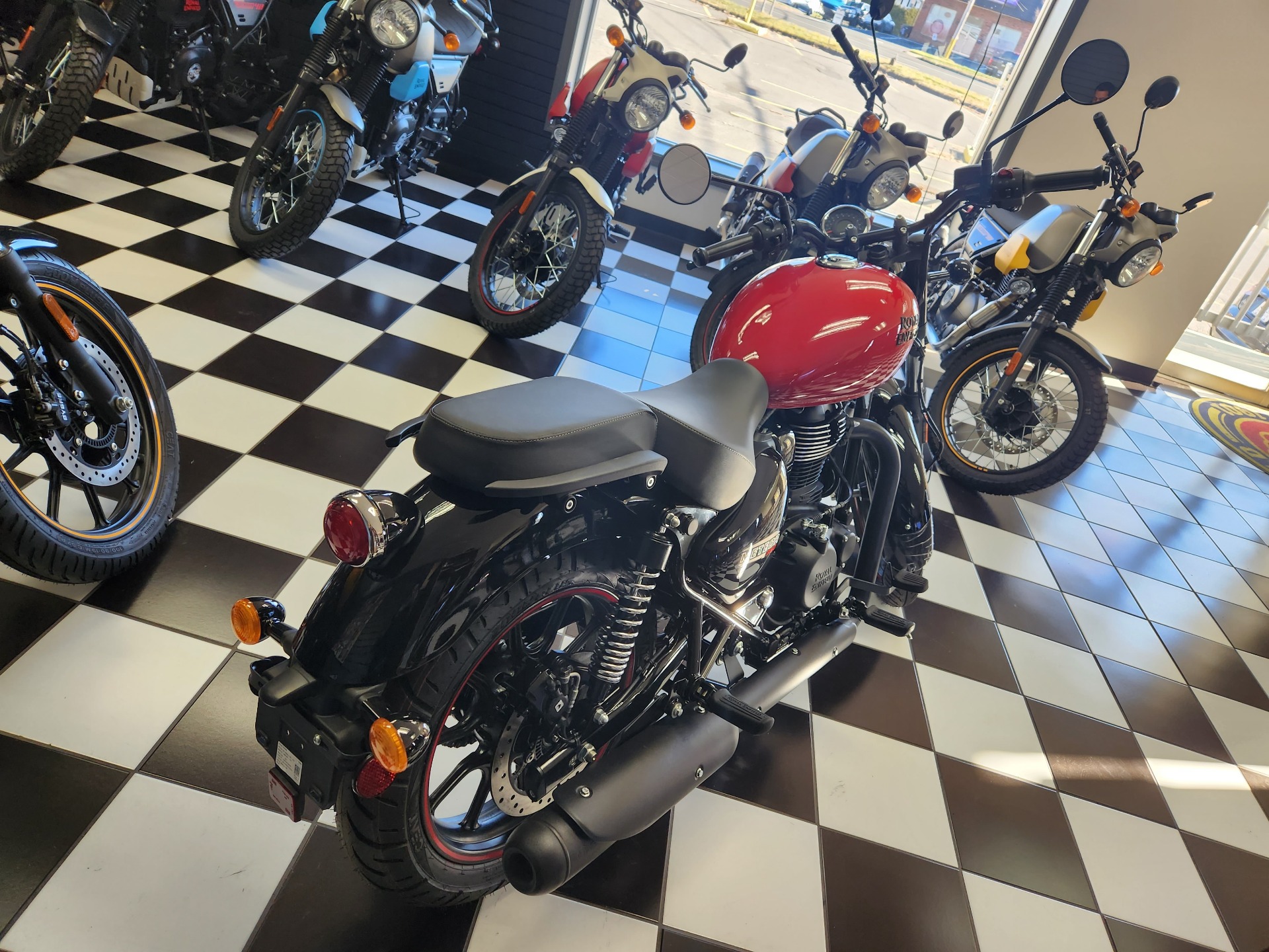 2023 Royal Enfield Meteor 350 in Enfield, Connecticut - Photo 6