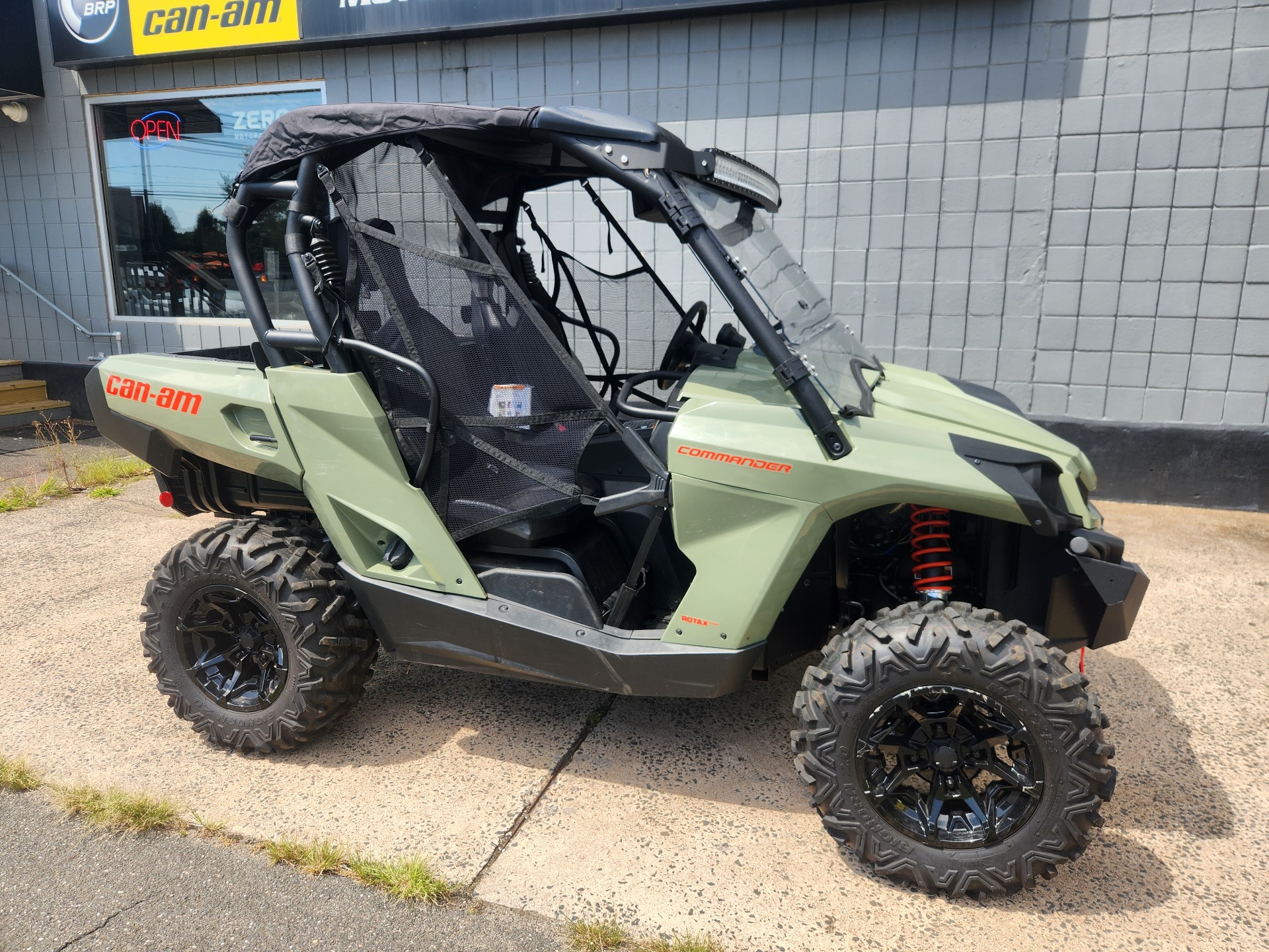 2018 Can-Am Commander DPS 800R in Enfield, Connecticut - Photo 1