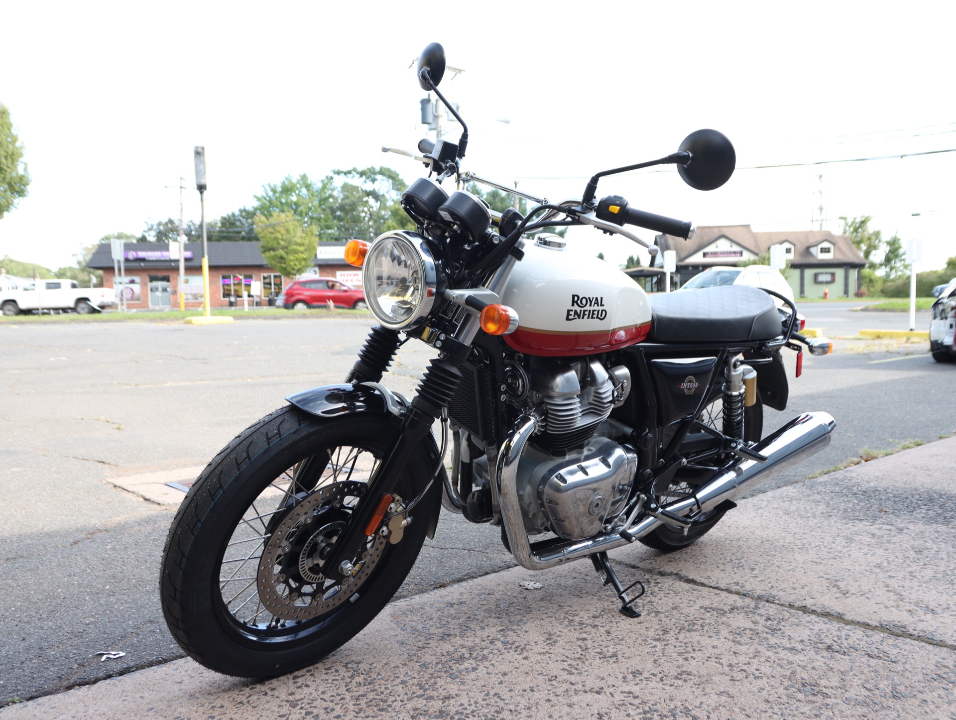 2022 Royal Enfield INT650 in Enfield, Connecticut - Photo 7