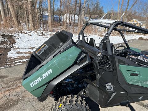 2023 Can-Am Commander DPS 700 in Enfield, Connecticut - Photo 2