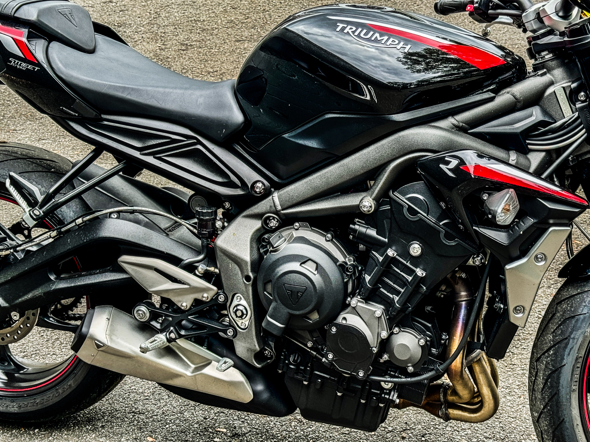 2021 Triumph Street Triple R in Enfield, Connecticut - Photo 14