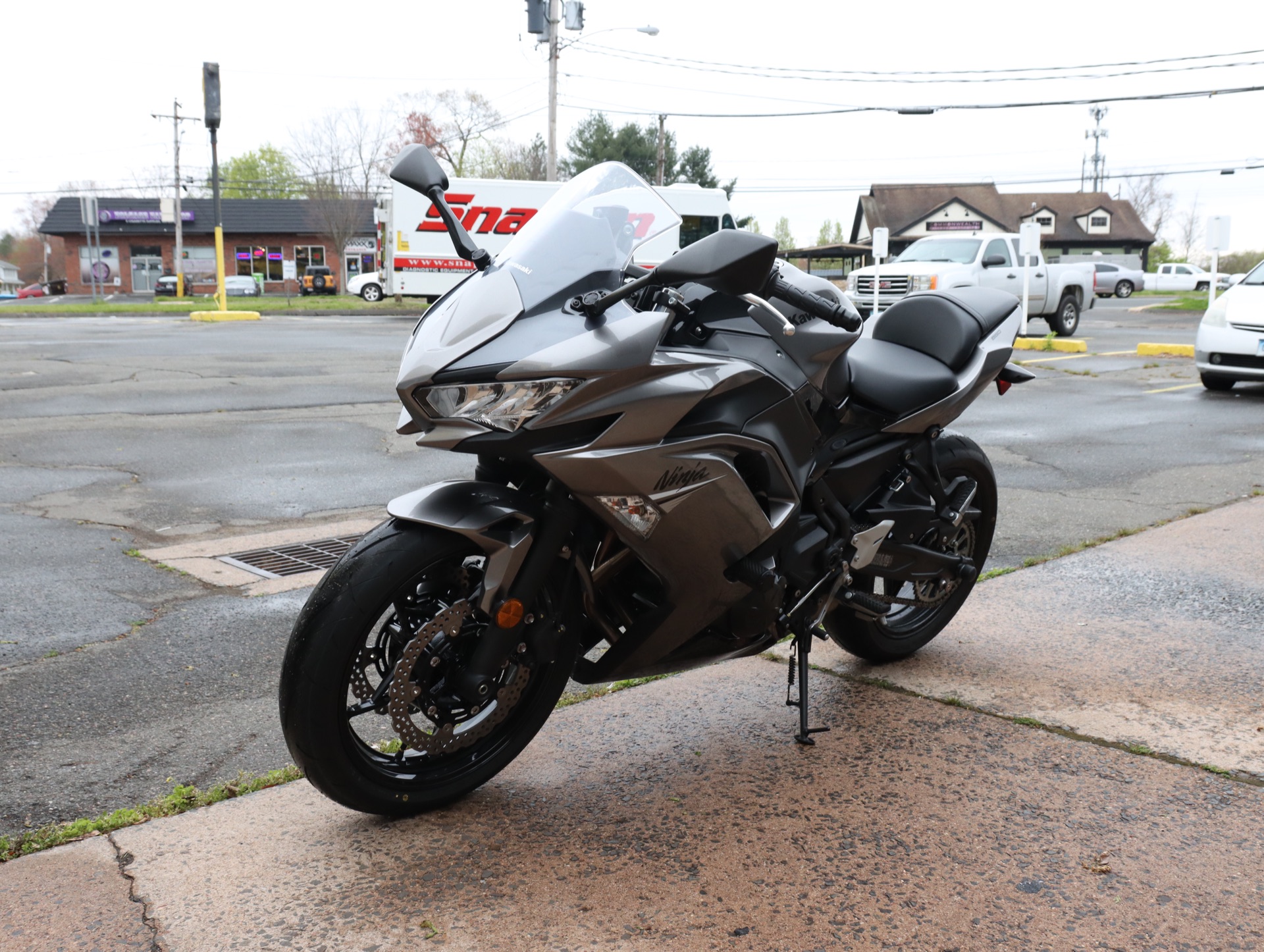 2021 Kawasaki Ninja 650 in Enfield, Connecticut - Photo 7