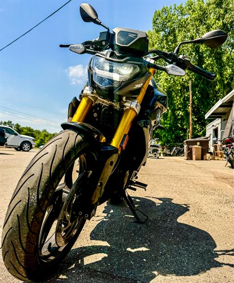 2022 BMW G 310 R in Enfield, Connecticut - Photo 10