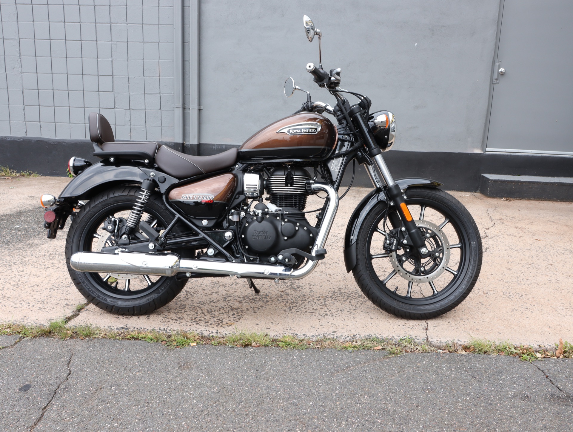 2022 Royal Enfield Meteor 350 in Enfield, Connecticut - Photo 2