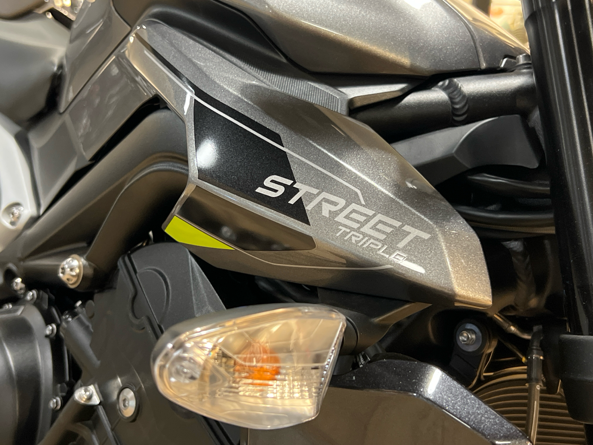 2024 Triumph Street Triple 765 R in Enfield, Connecticut - Photo 9