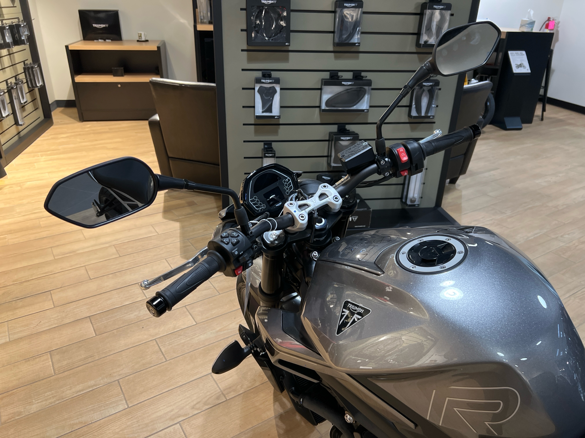 2024 Triumph Street Triple 765 R in Enfield, Connecticut - Photo 21