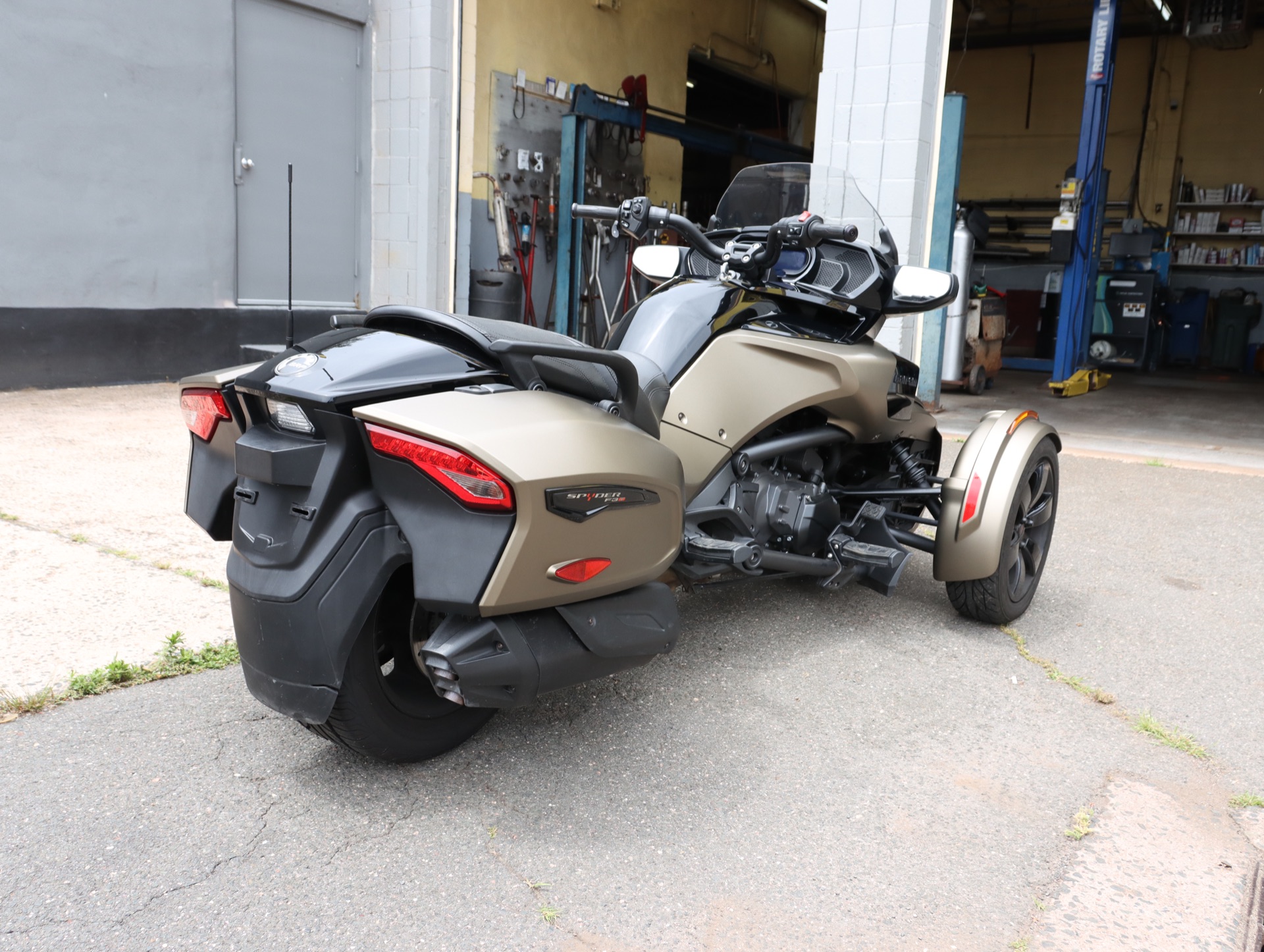2019 Can-Am Spyder F3-T in Enfield, Connecticut - Photo 3