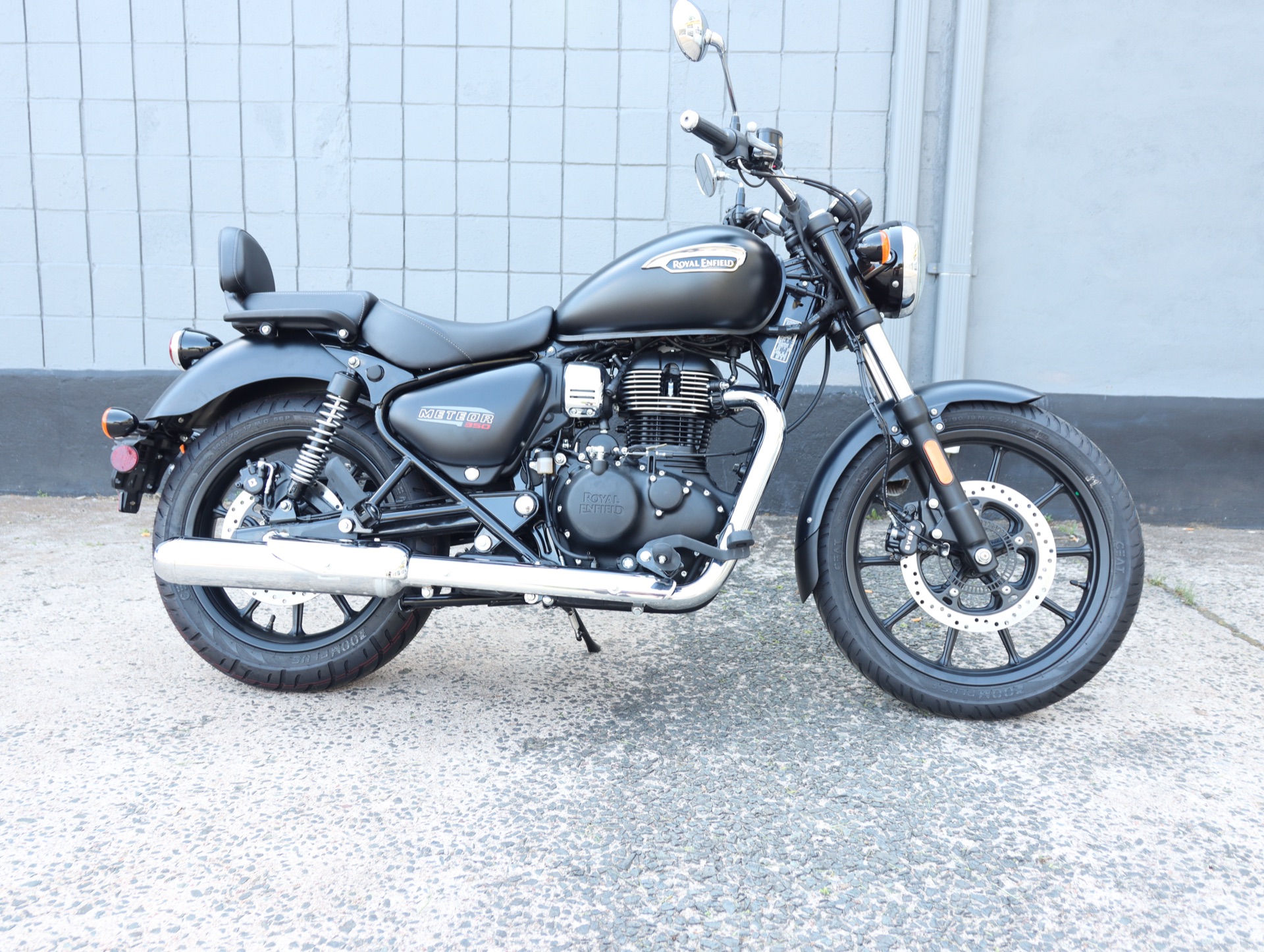 2022 Royal Enfield Meteor 350 in Enfield, Connecticut - Photo 2