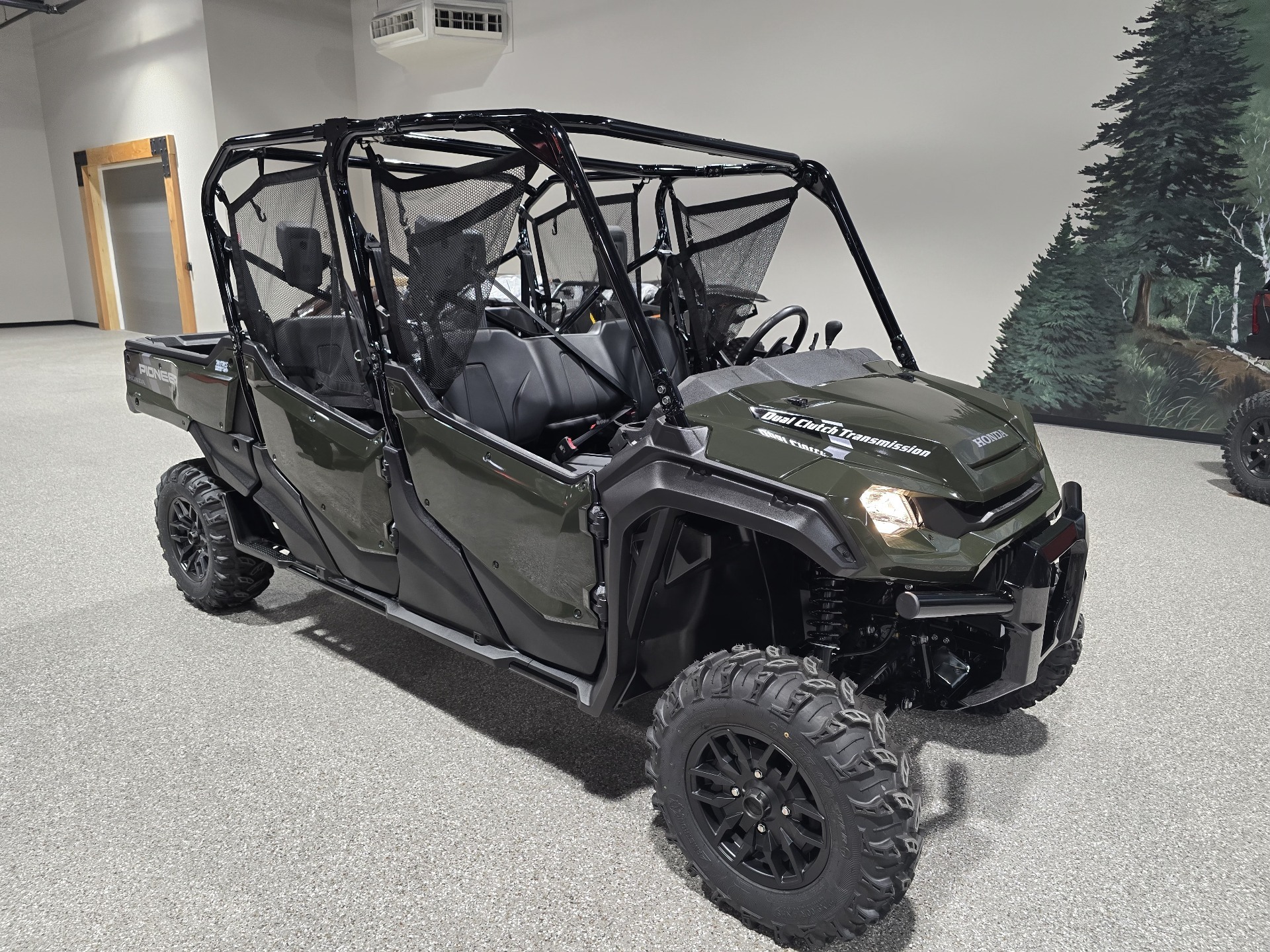 2024 Honda Pioneer 1000-6 Deluxe Crew in Gorham, New Hampshire - Photo 3