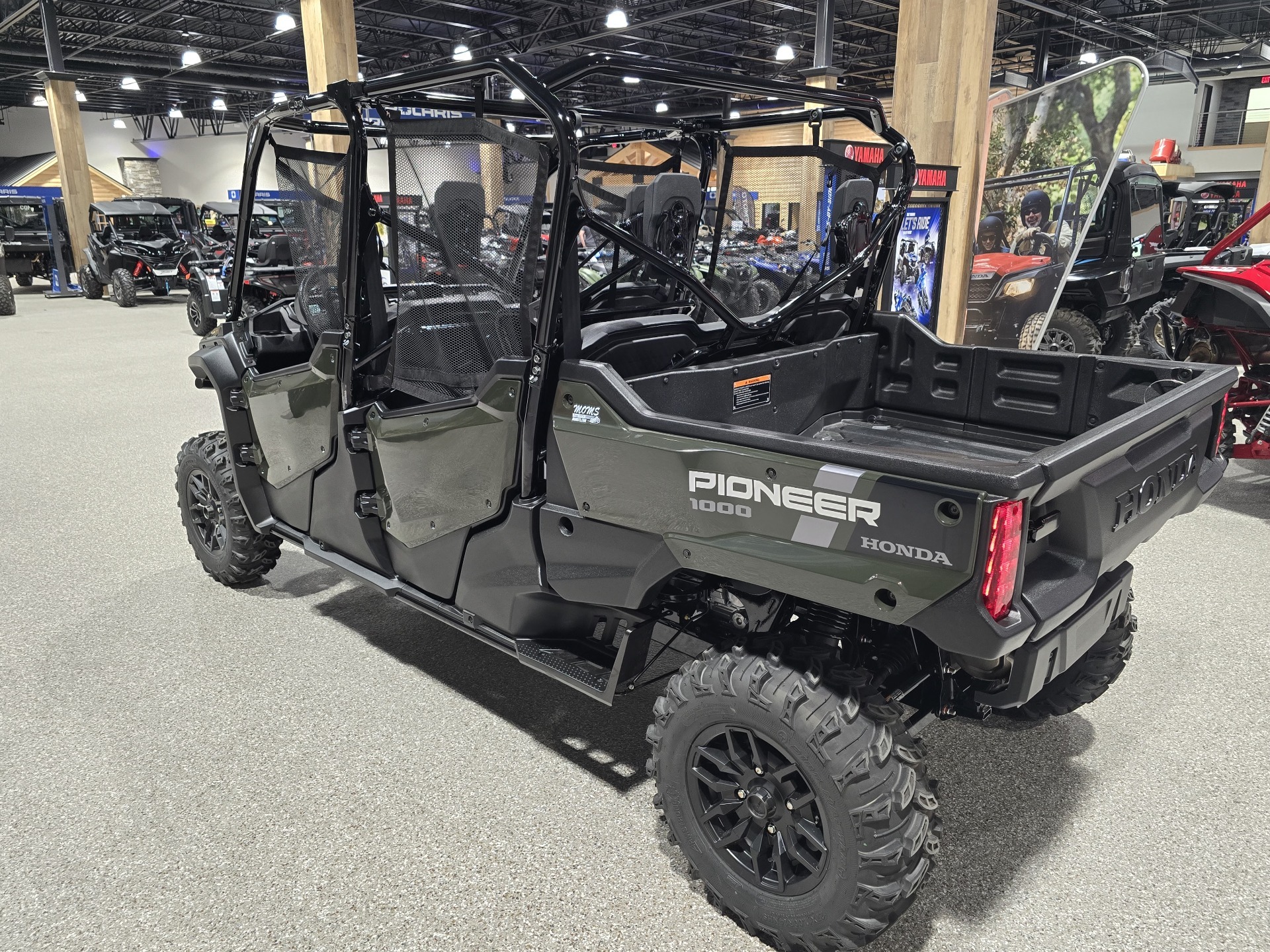 2024 Honda Pioneer 1000-6 Deluxe Crew in Gorham, New Hampshire - Photo 7