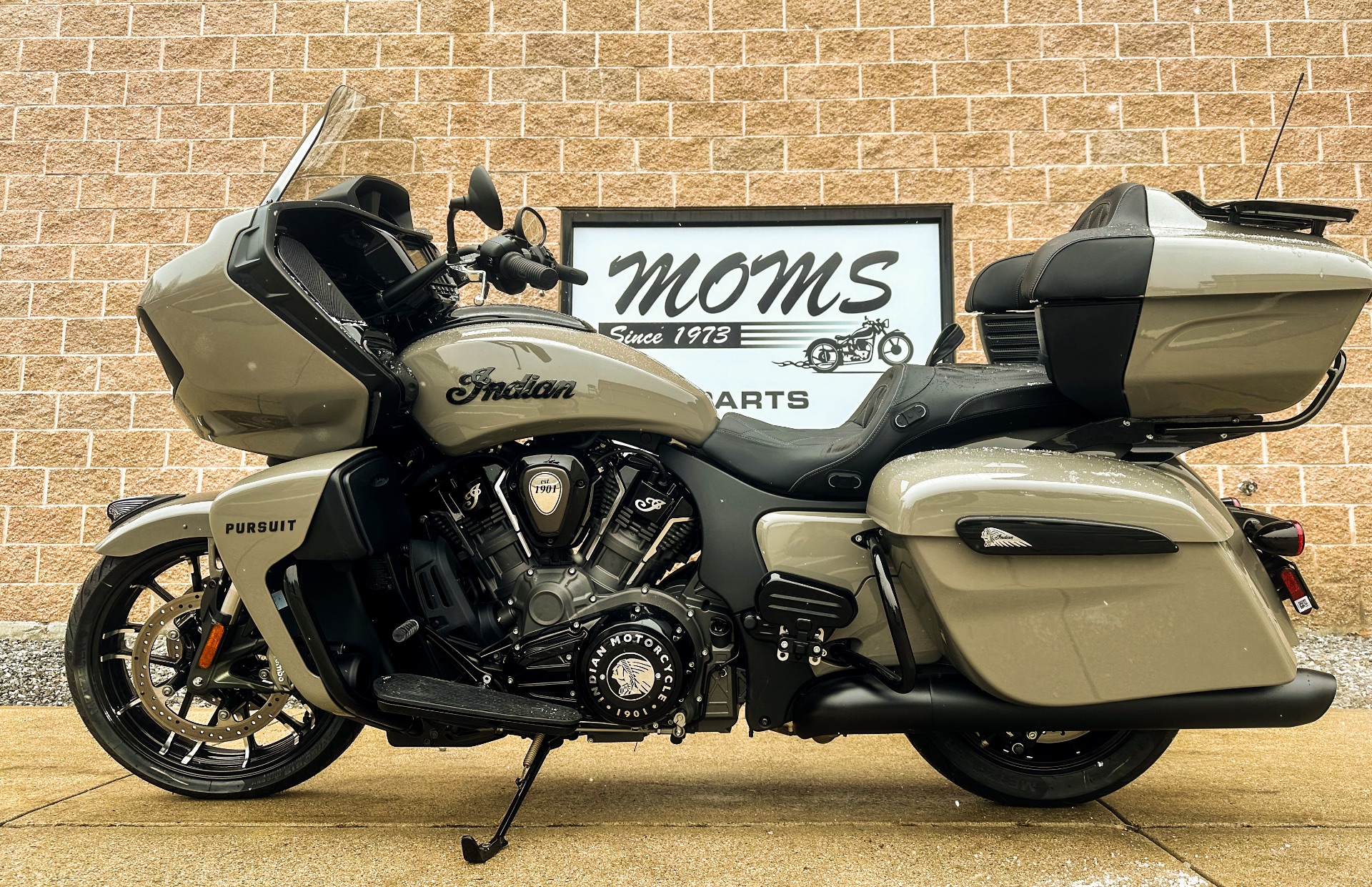 2023 Indian Motorcycle Pursuit® Dark Horse® Icon with Premium Package in Manchester, New Hampshire - Photo 3