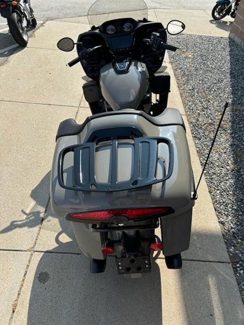 2023 Indian Motorcycle Pursuit® Dark Horse® Icon with Premium Package in Manchester, New Hampshire - Photo 11