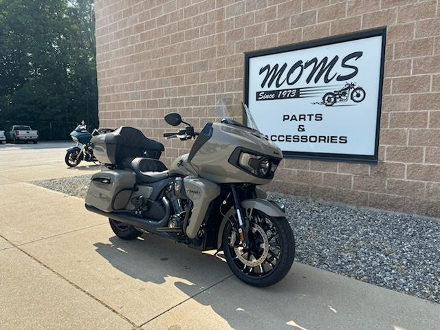 2023 Indian Motorcycle Pursuit® Dark Horse® Icon with Premium Package in Manchester, New Hampshire - Photo 2