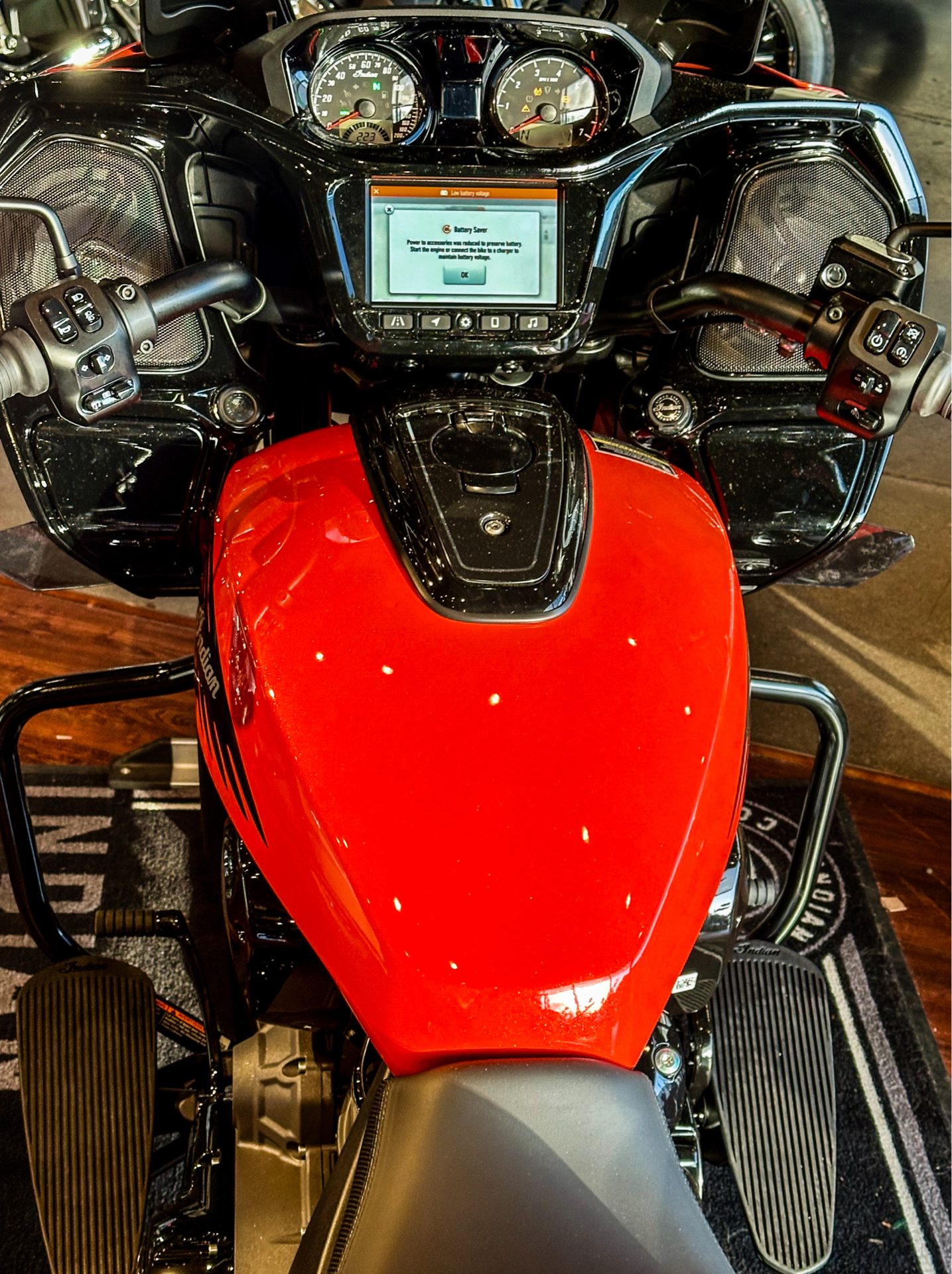2024 Indian Motorcycle Challenger® Dark Horse® Icon with PowerBand Audio Package in Manchester, New Hampshire - Photo 16