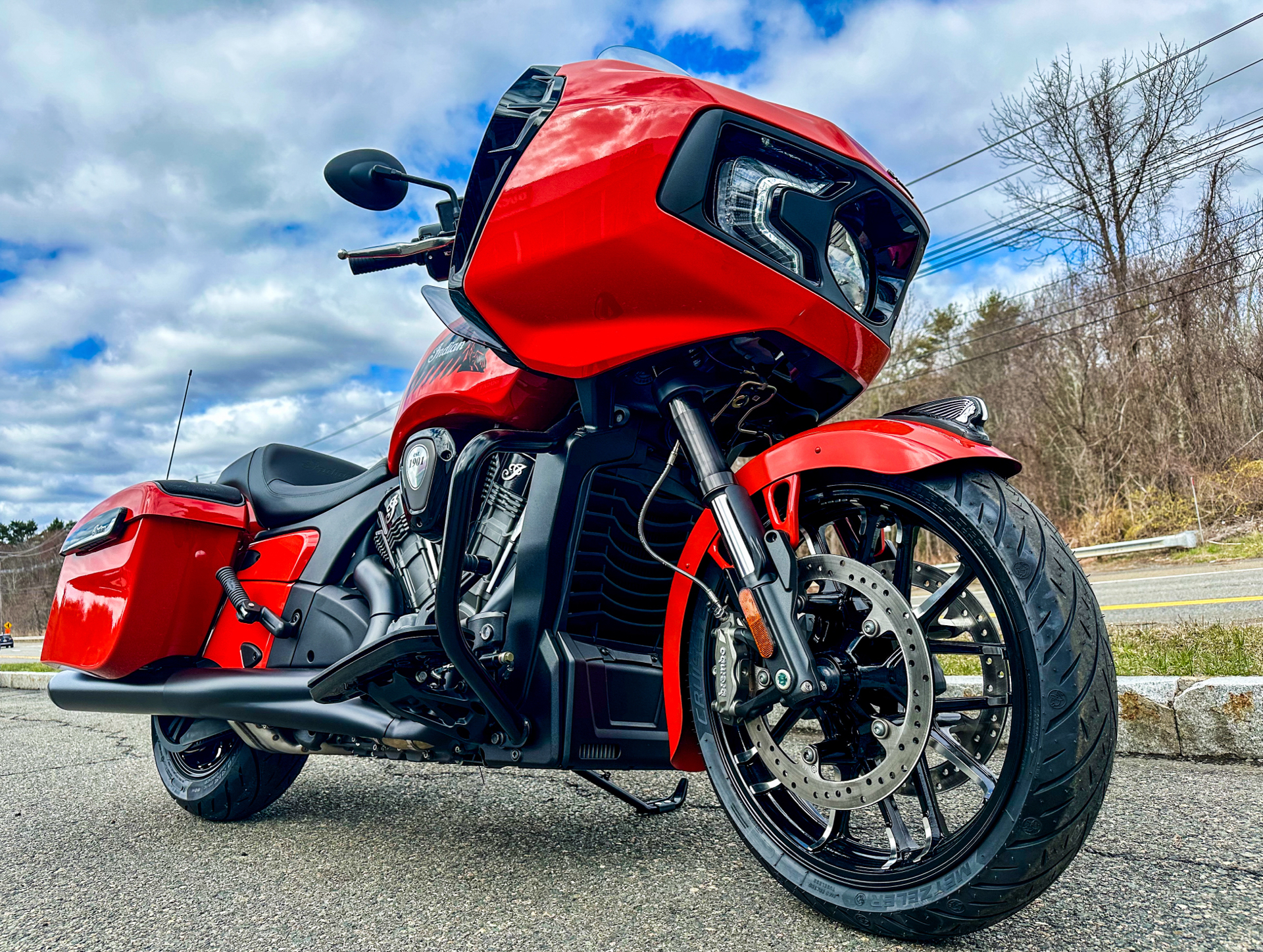 2024 Indian Motorcycle Challenger® Dark Horse® Icon with PowerBand Audio Package in Manchester, New Hampshire - Photo 19
