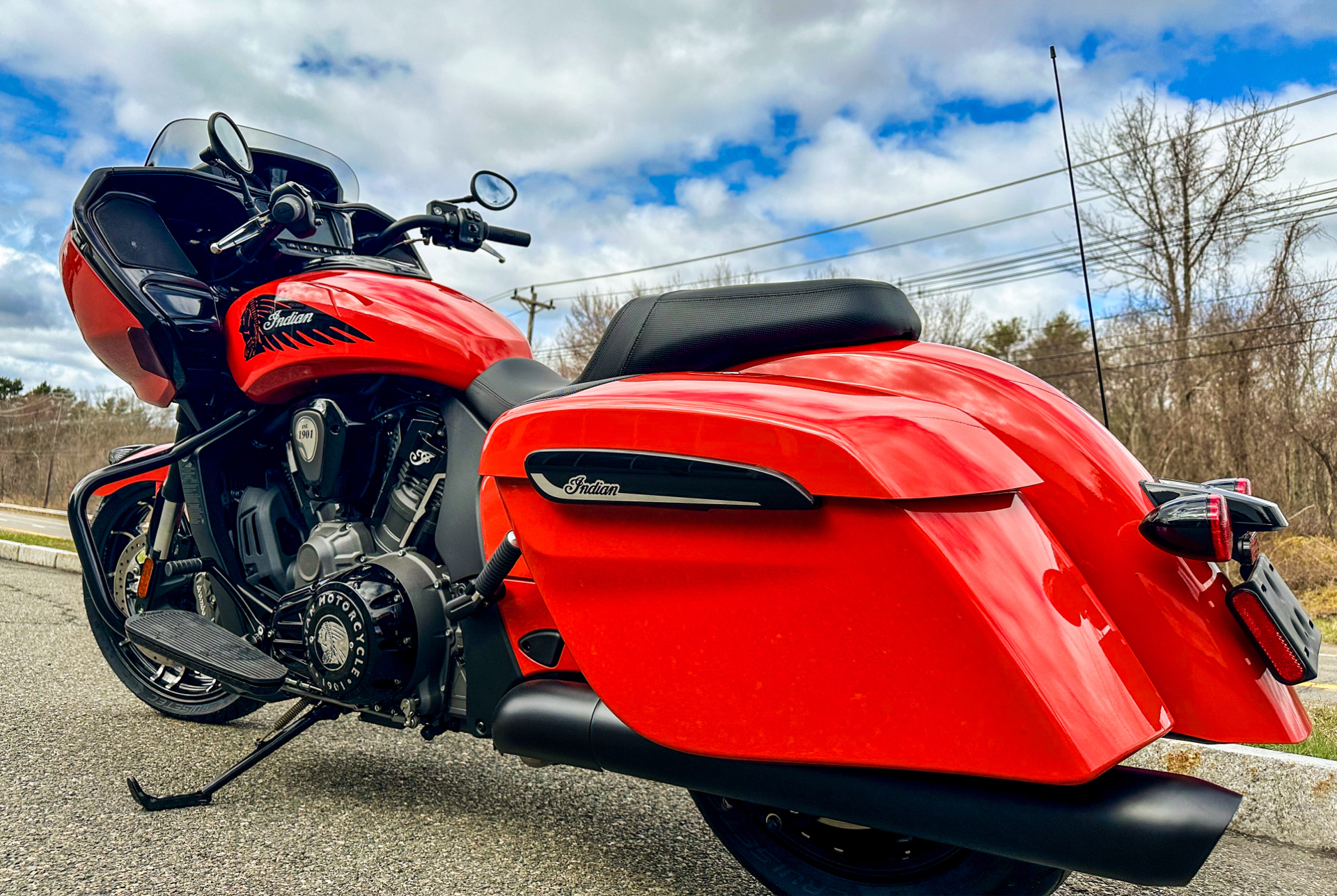 2024 Indian Motorcycle Challenger® Dark Horse® Icon with PowerBand Audio Package in Manchester, New Hampshire - Photo 14